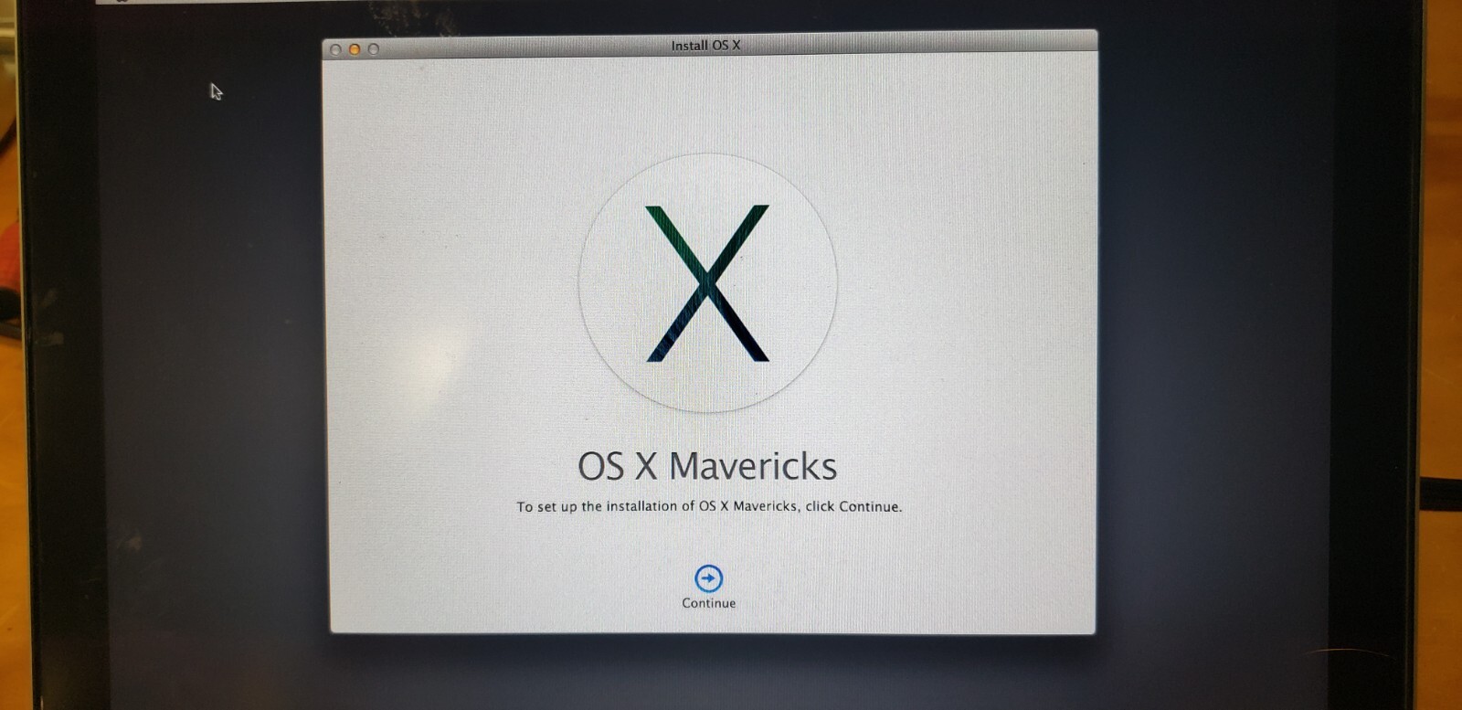 Apple – 2010 MacBook Pro Silver/White – 2.4GHz intel core 2 duo w/ 4Gb Ram-TBL-1