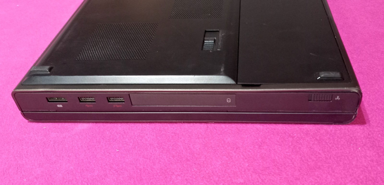 Dell Precision M6700 I7-3740qm 2.7-3.7Ghz 12GB 512GB AMD W7170M PremierColor RGB