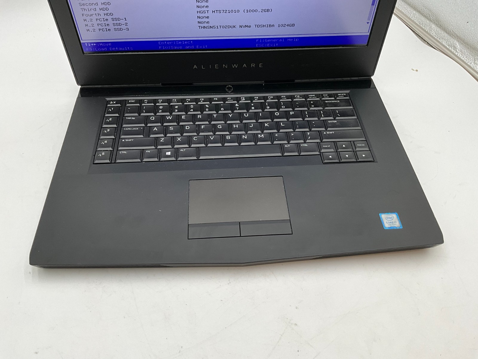 Alienware 15 R3 P69F001 i7-7700HQ 32GB 1TB GTX 1070 NO OS LAPTOP 15.6″ 3N3VYF2