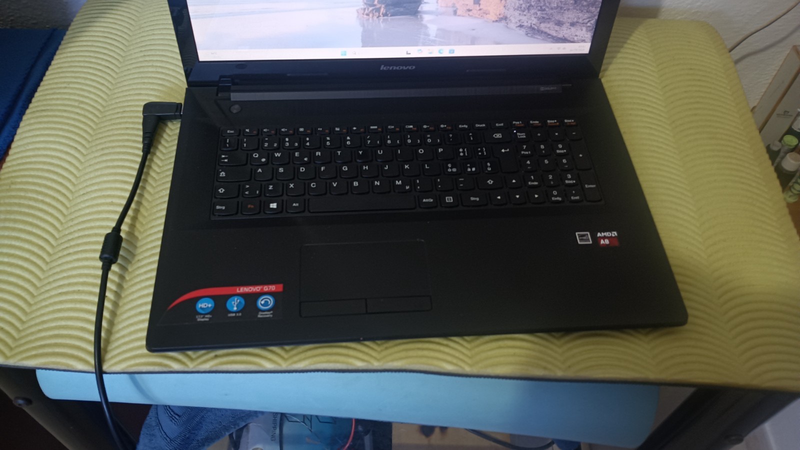 Lenovo ideapad G70-35 17.3″ 1600×900 AMD A8-6410 QUADCO 8gb 256gb RADEON R5 1GB