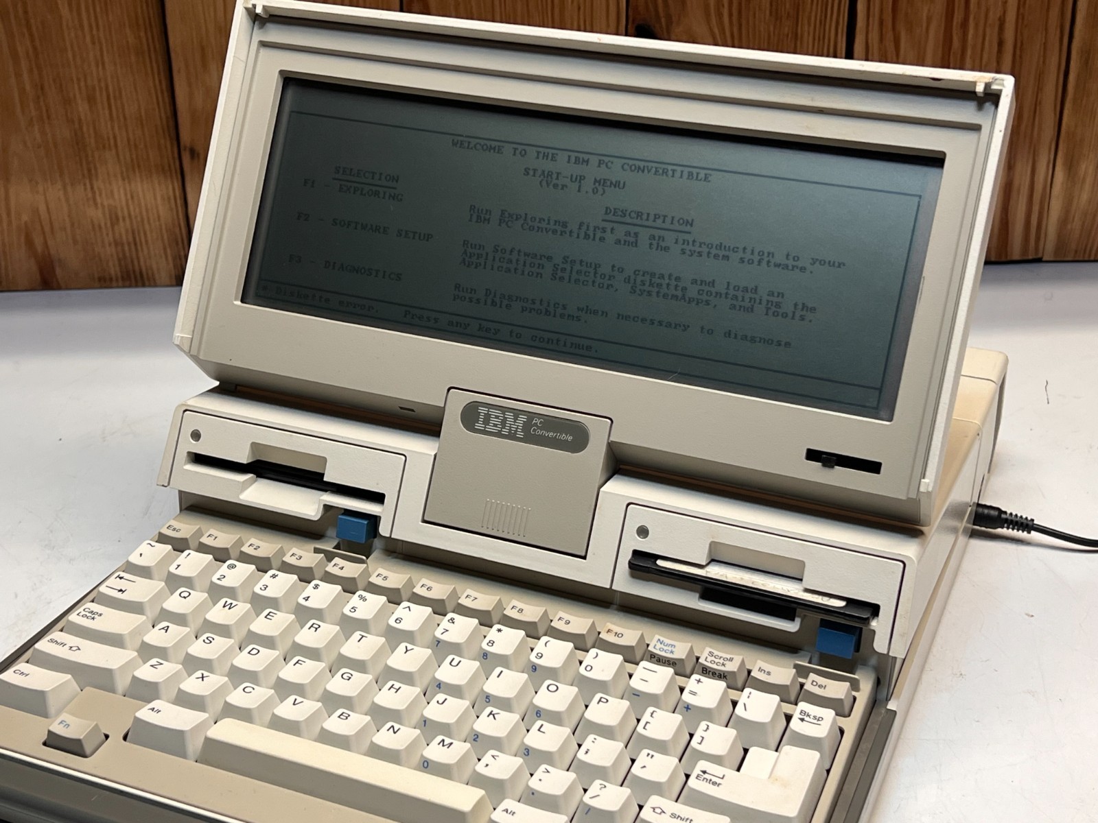 1986 IBM 5140 PC Convertible Portable Laptop with Power Supply