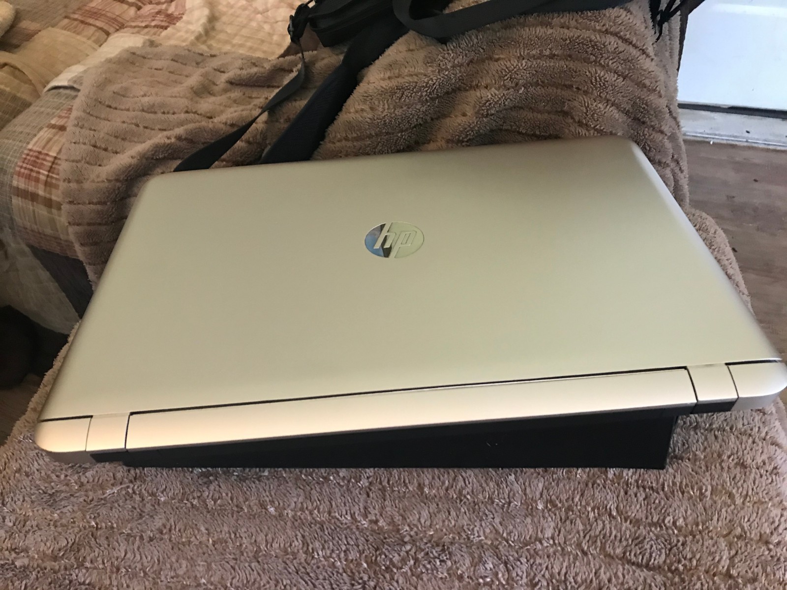 HP Laptop Compute 17.3- AMD-A-10-4-core-16GB RAM- 1TB SSD AMD Radeon R6 -Gold