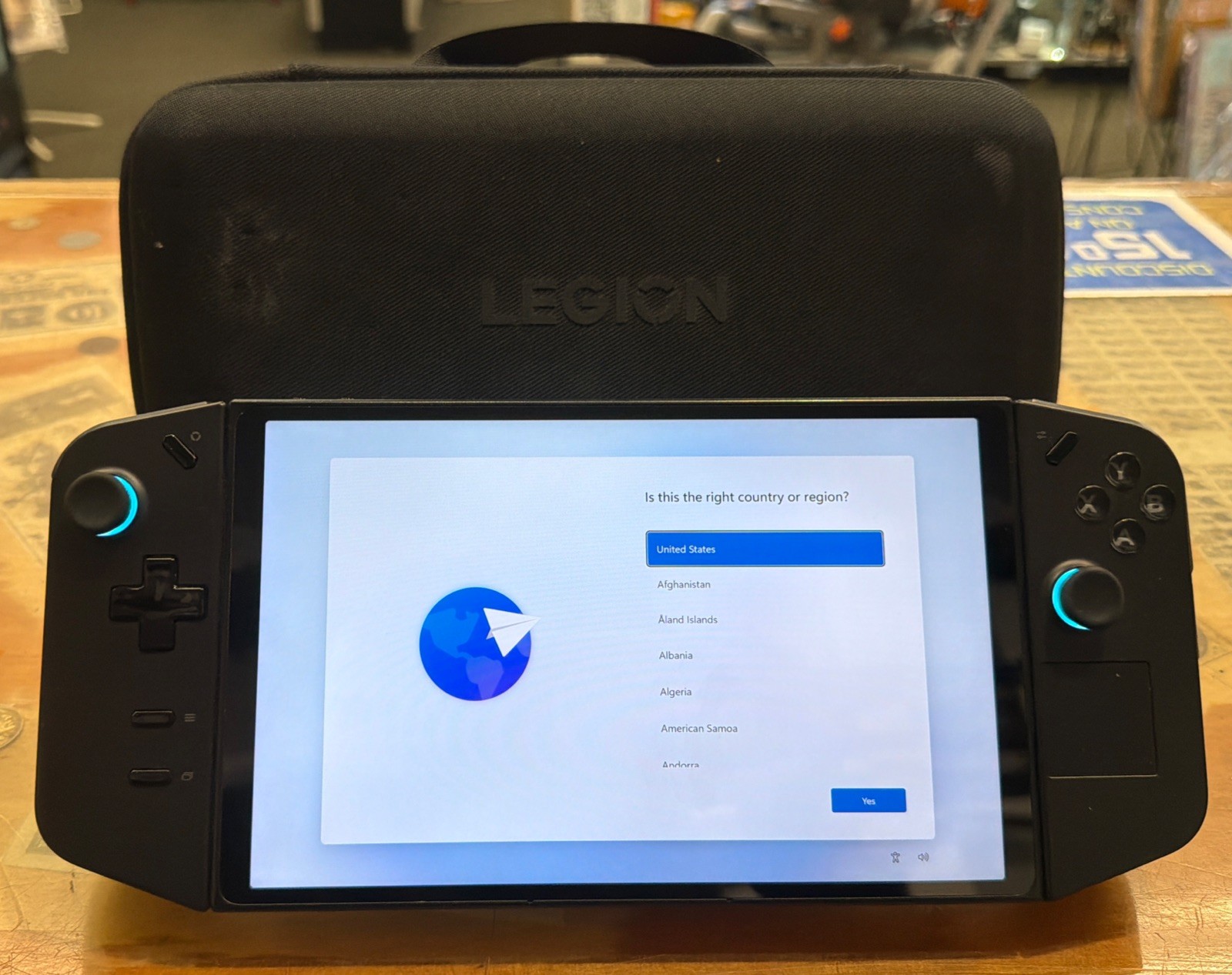 Lenovo Legion Go Handheld 8.8″ AMD Ryzen Z1 Extreme 16GB 1TB 8APU1 | USED