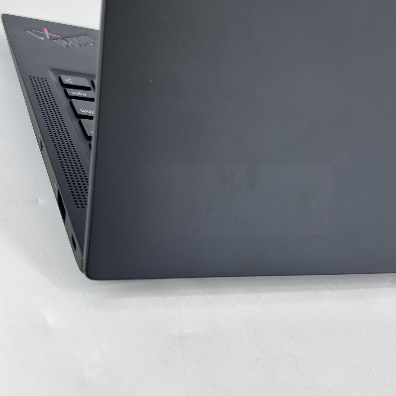Lenovo ThinkPad X1 Carbon Gen 10 14 FHD+ 1.8 GHz i7-1265U 16GB 512GB Very Good