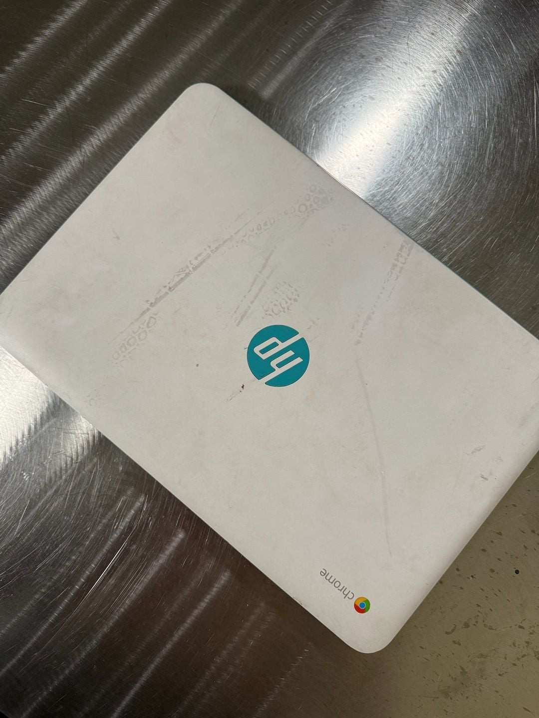 HP Chromebook 14-inch Laptop Ocean Turquoise and White missing charger
