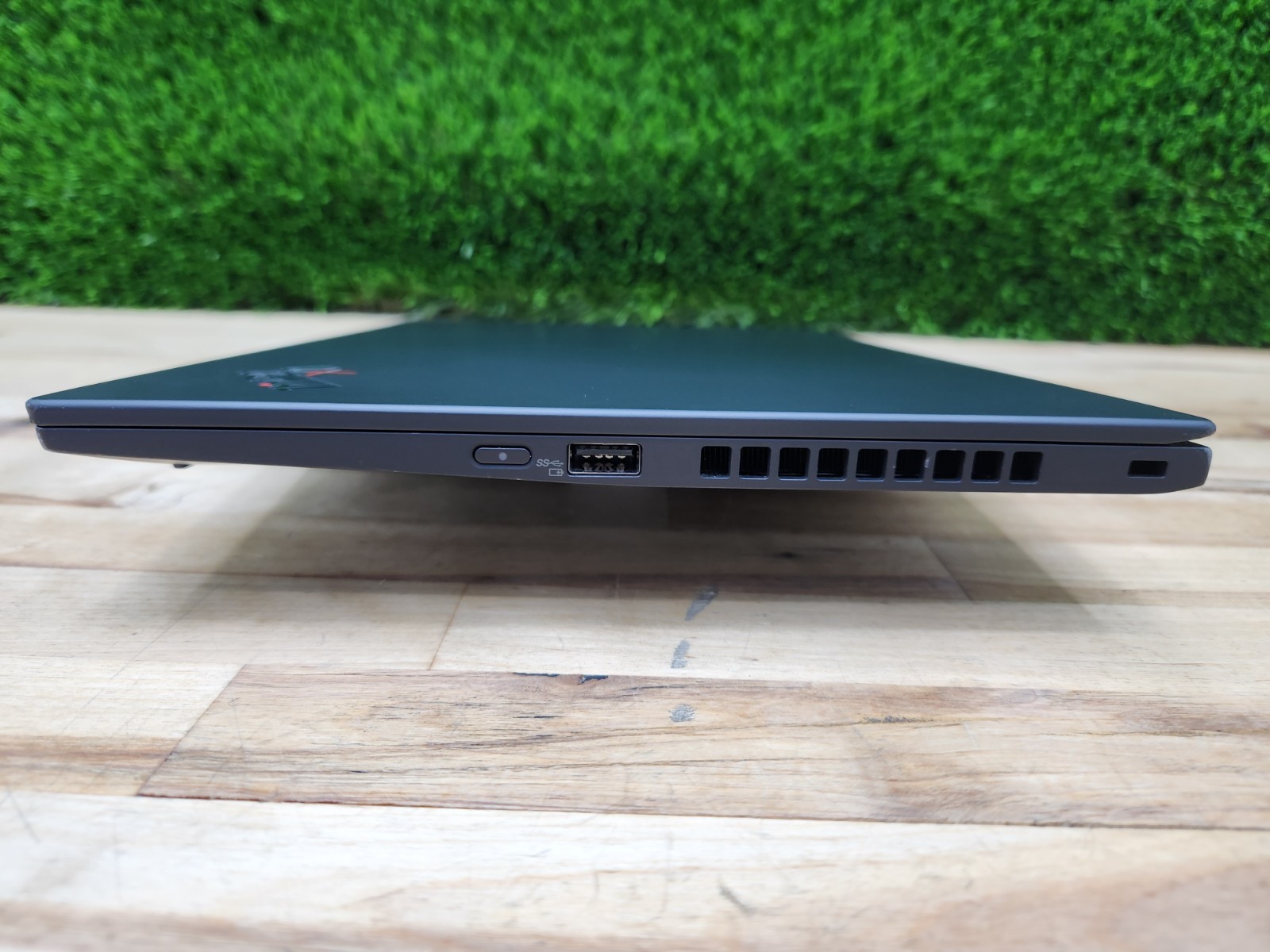 Lenovo ThinkPad X1 Carbon Gen 7 14″ FHD i5-10210U 8GB 256GB SSD Windows 11 Pro ~