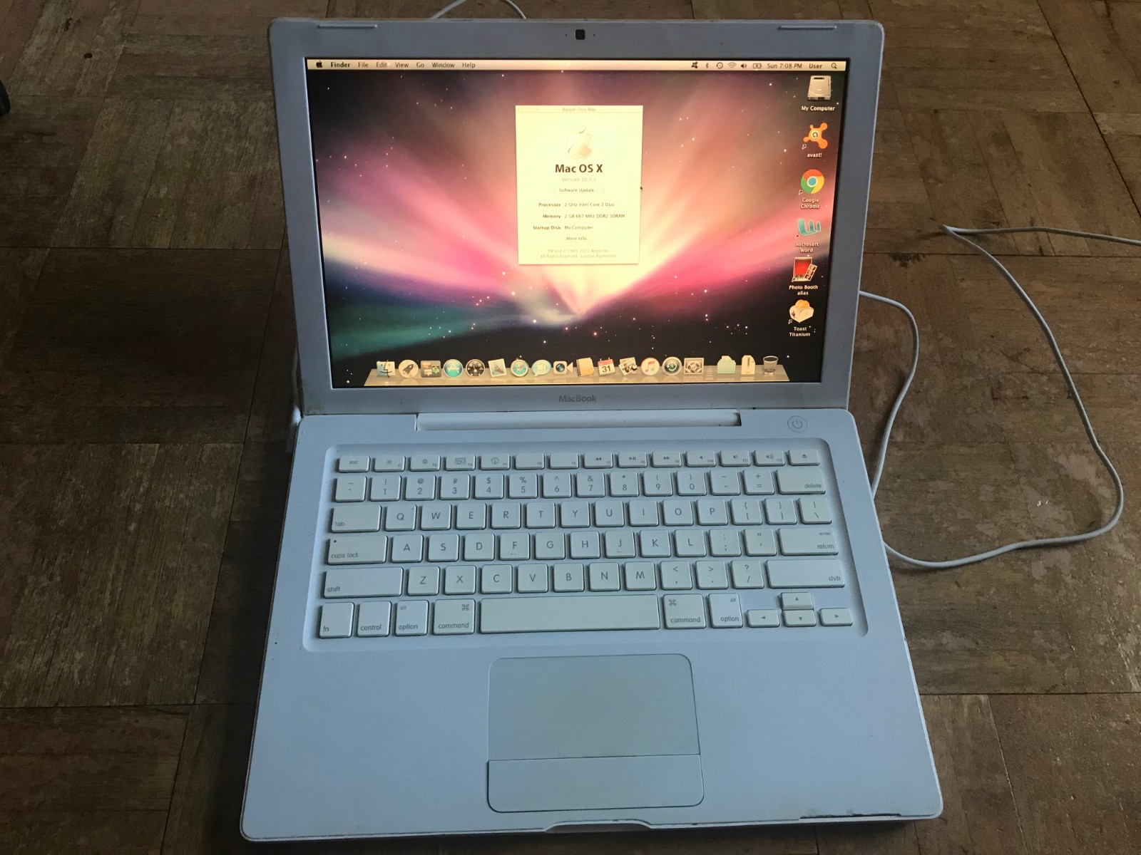 Apple MacBook A1181 2.0 GHz 2GB RAM 80 GB HDD OSx 10.7. No Charger Or Battery