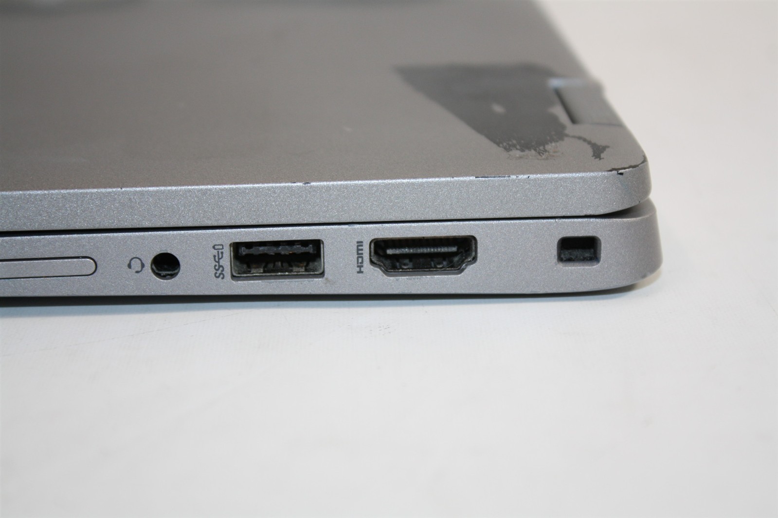 14″Dell Latitude 5320 i7-1185G7 3.00GHz RAM 16GB NVMe 256GB/Cosmetic issue