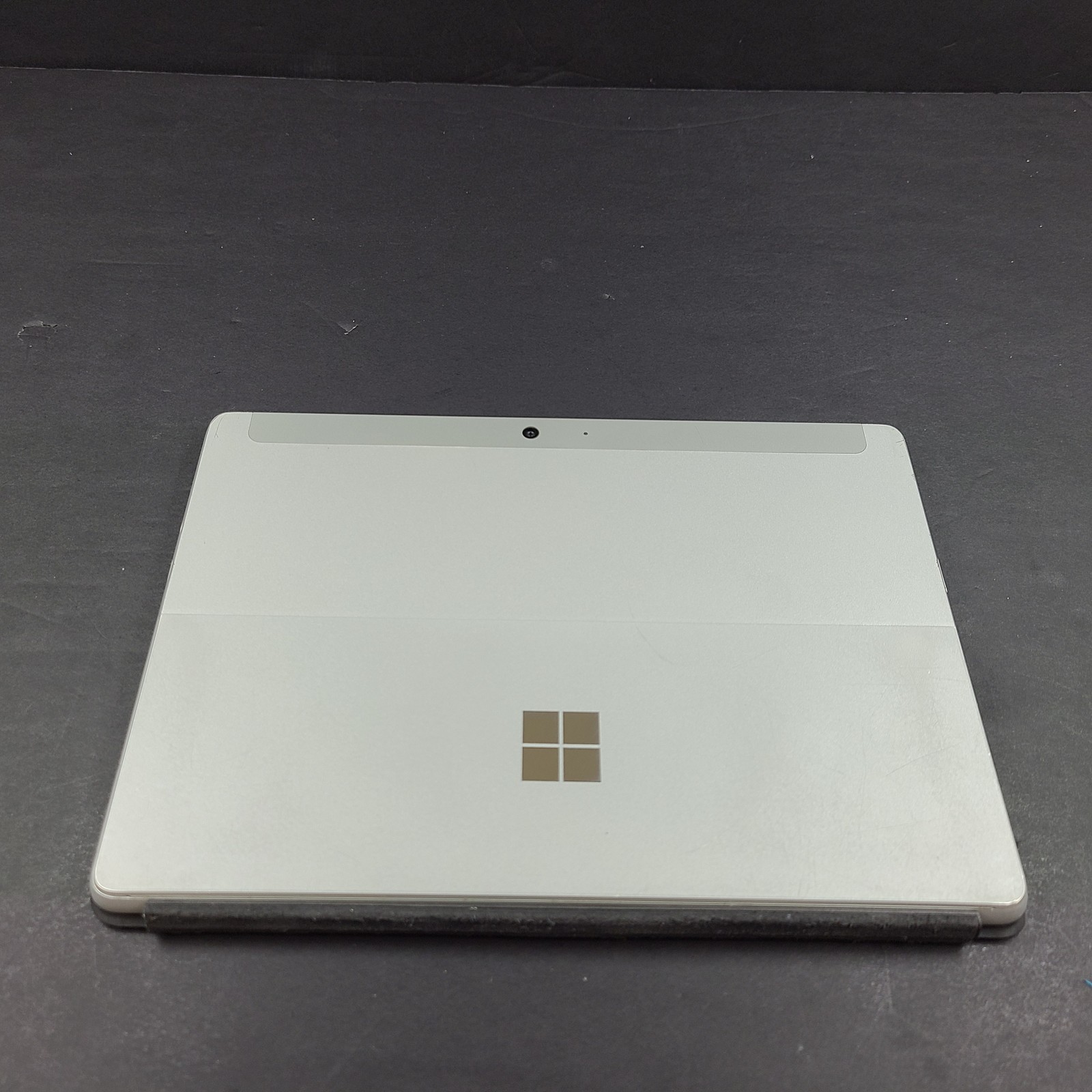 Surface Go 2 Laptop 10.5″ – Intel m3-8100Y CPU @ 1.10 GHz – 128GB SSD – 8GB RAM
