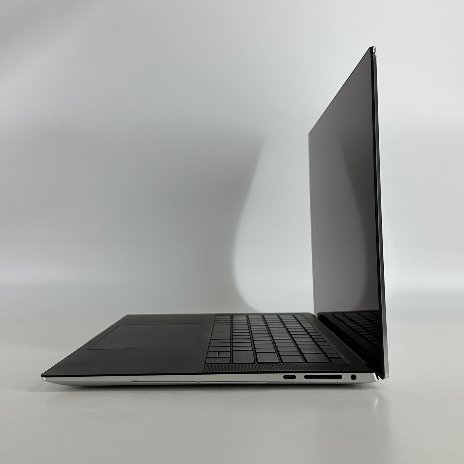 Dell XPS 15 9510 4K+ TOUCH i9-11900H 2.40GHz 32GB 1TB SSD RTX 3050 Ti Good