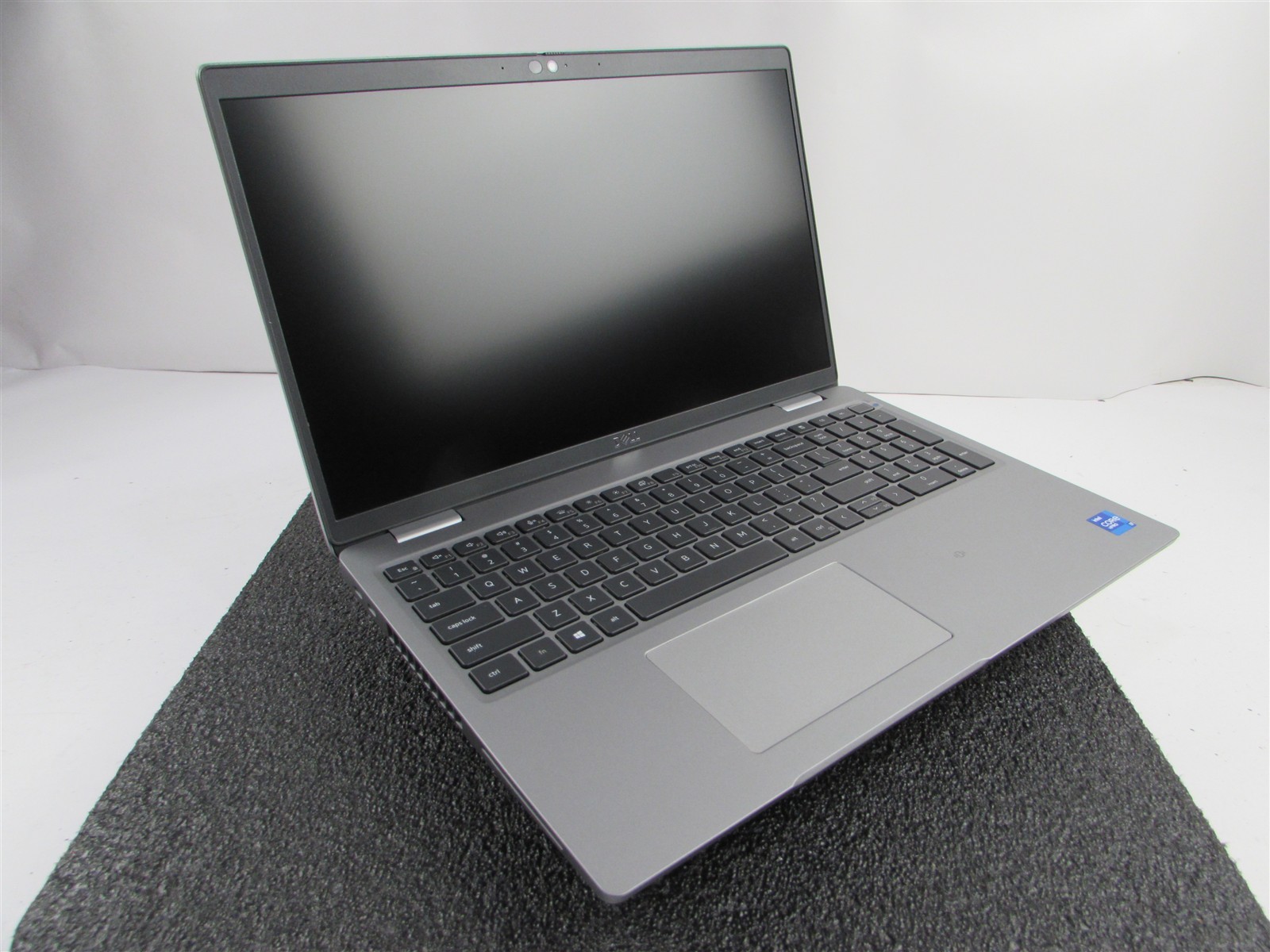 DELL LATITUDE 5520 1920X1080 FHD CORE I7-1185G7 NO SSD 8GB RAM NO O.S