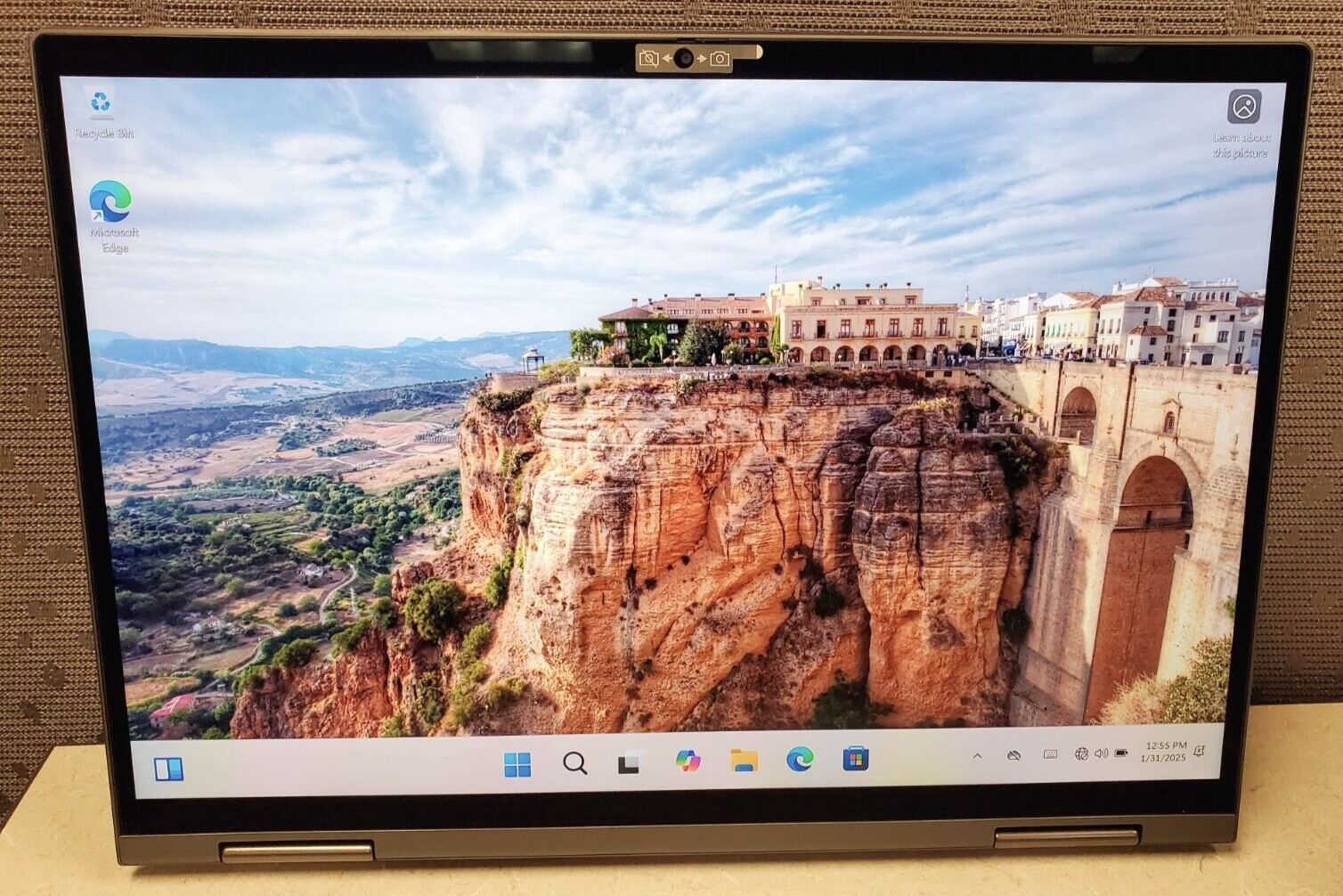 Lenovo ThinkPad X1 Yoga G6 laptop w/power adapter