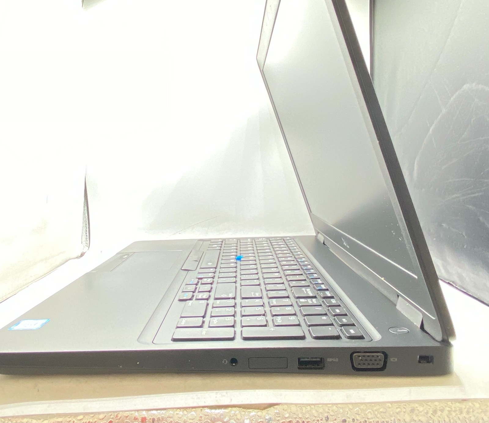 Dell Latitude 5590 15.6″ Laptop Intel Core i5-8350U 1.70GHz 8GB RAM 256GB SSD