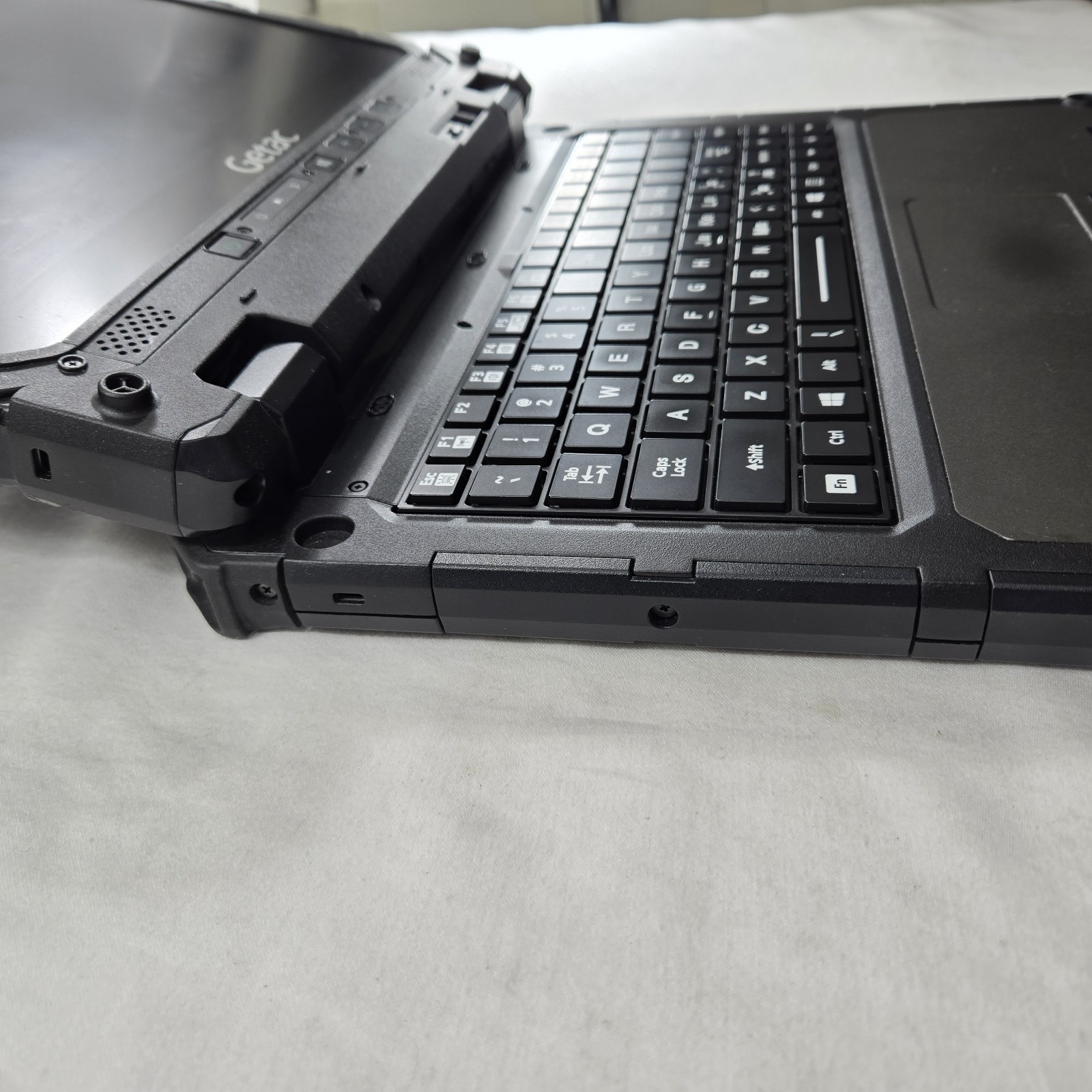 Getac K120 Toughbook i5-8250U 1.60GHz 256GB SSD 16GB Ram – 4G – GPS – Kyb LITE