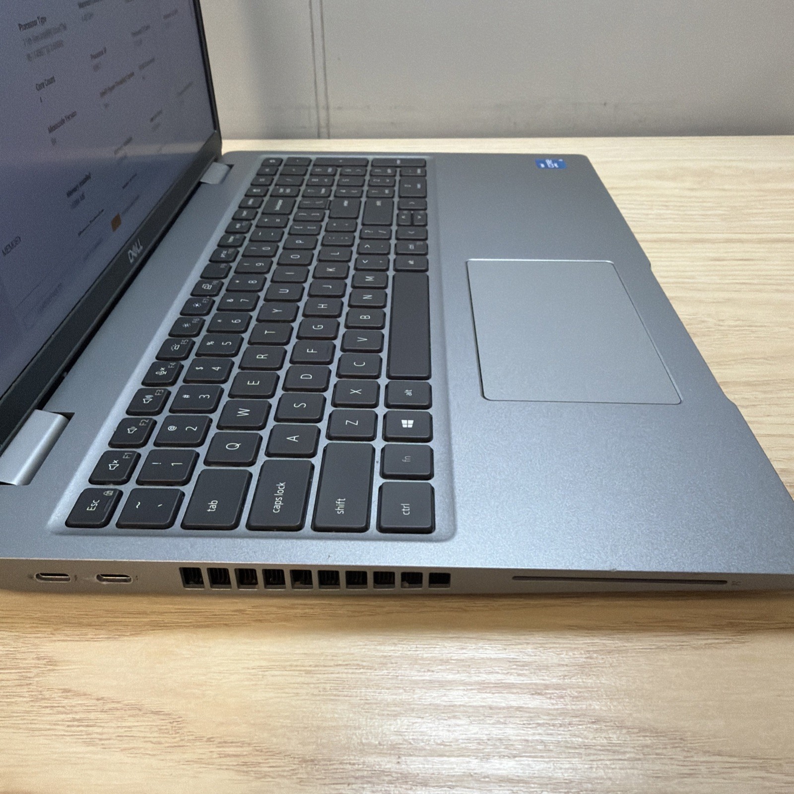 Dell Latitude 5520 i5-1145G7 16GB 512GB SSD 15″ FHD No OS