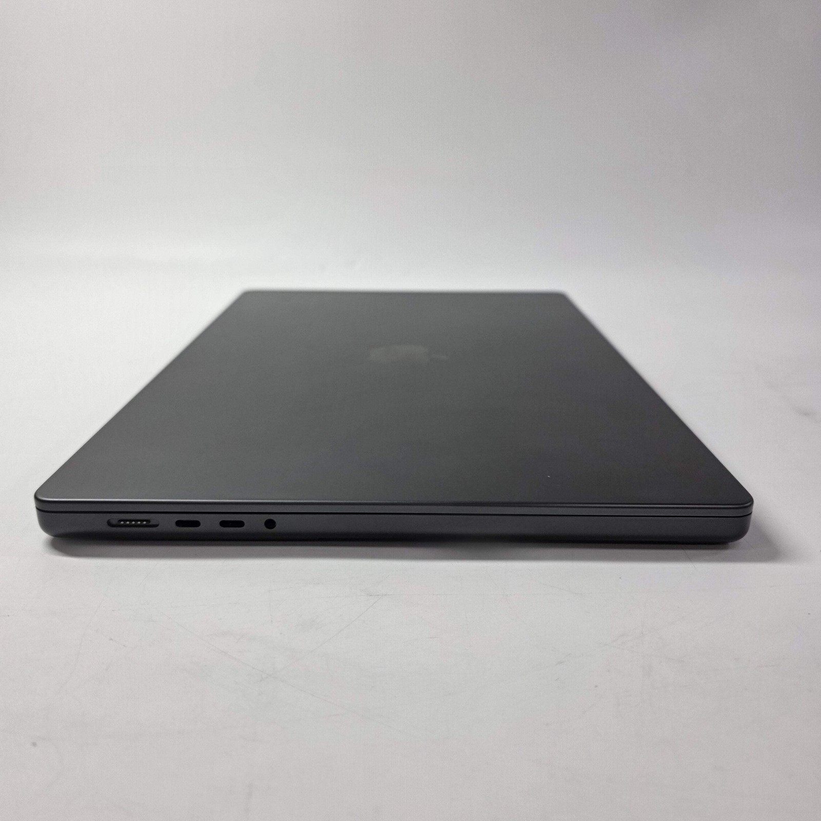 2024 Apple MacBook Pro 16″ M4 Pro 20C GPU 4.5GHz 24GB RAM 512GB SSD A3403