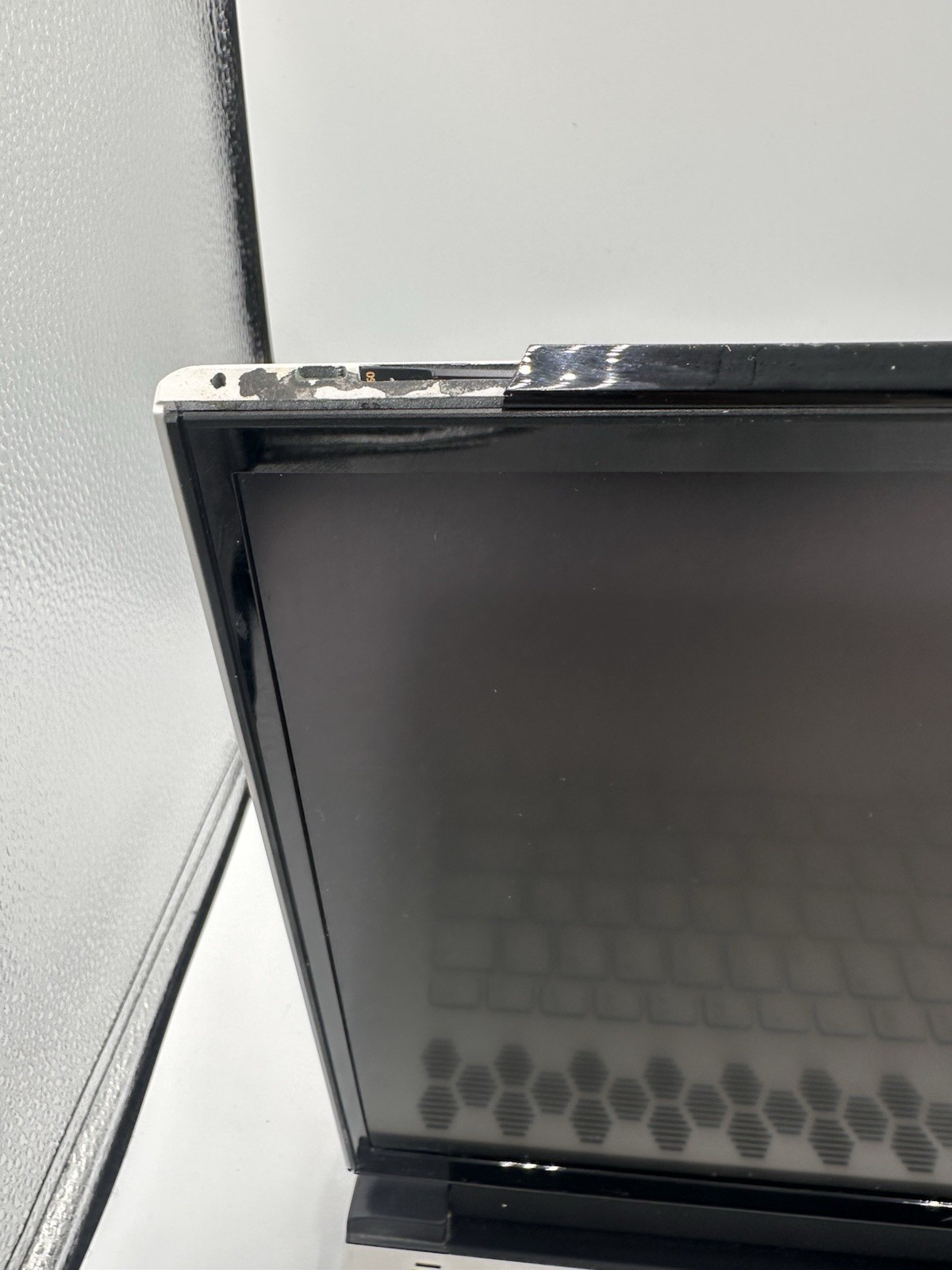 Alienware m17 R3 17.3″ Intel i7 16GB NVIDIA GF RTX 2070 super 2TB SSD Read Desc.