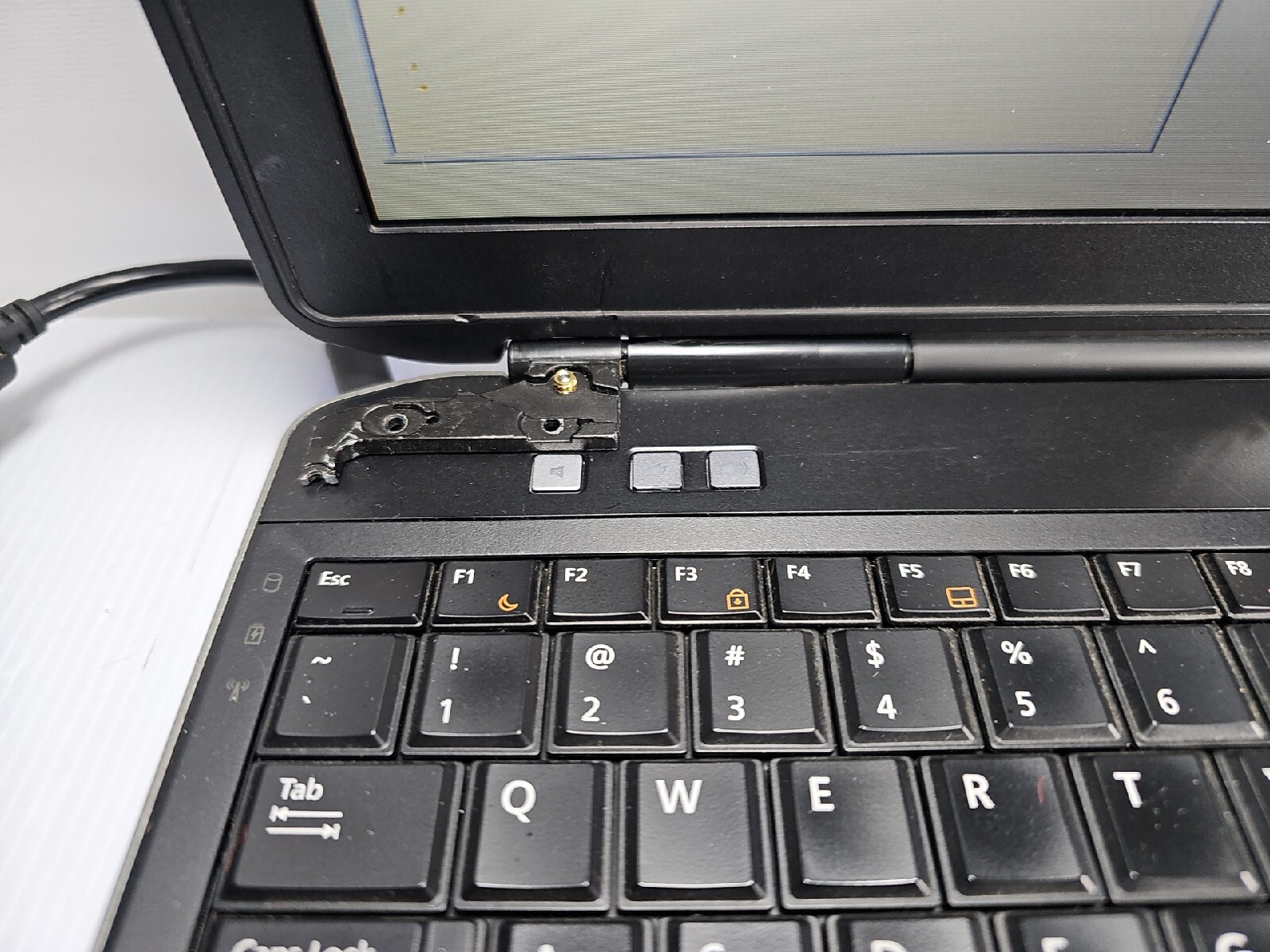 DELL LAPTOP Latitude E5530 Core i5- 15.6″ 4GB 320GB HDD BOOTS NO OS