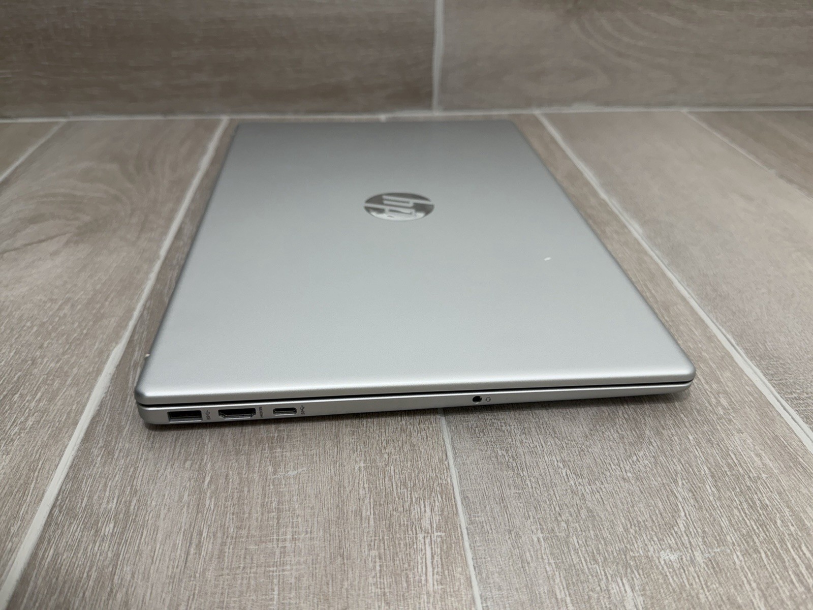 HP Laptop 15-FD0183WM 15.6″ Core i7-1355U 16GB RAM 1TB NVMe SSD Win-11