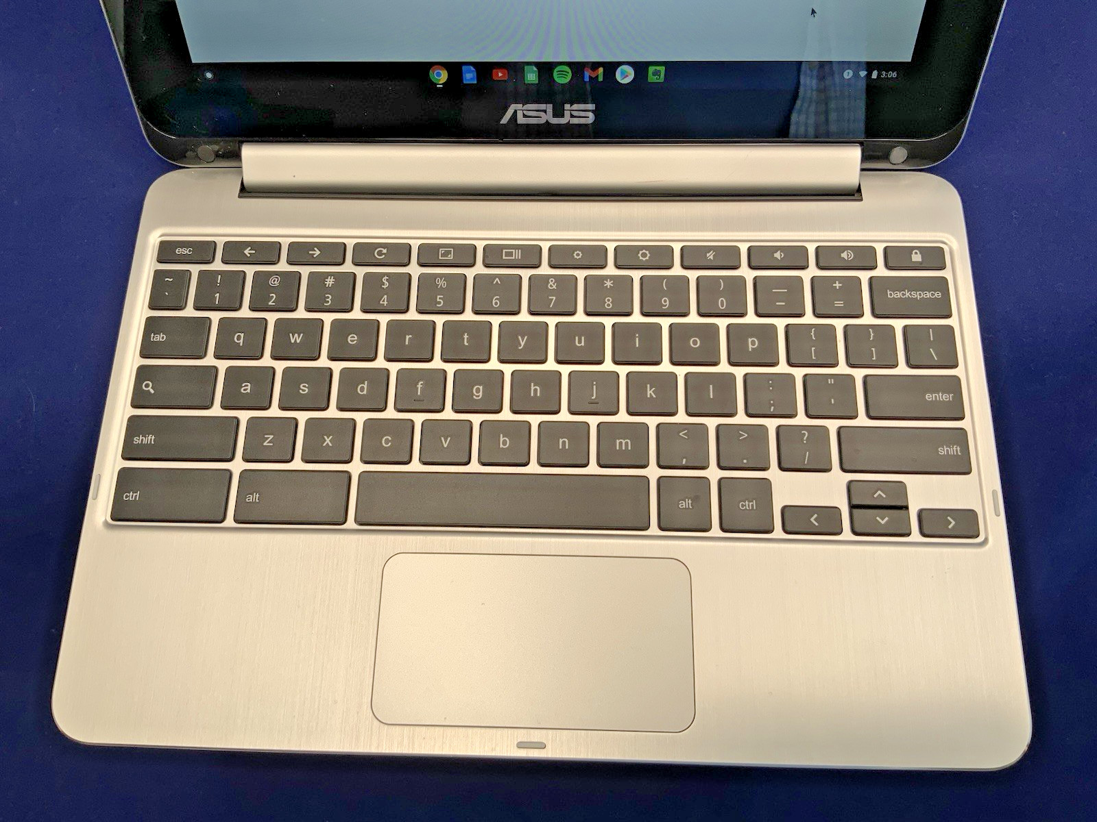 ASUS Chromebook Flip C100PA 10” Touch 4GB 16GB w/ 64GB SD Card & Charger – Mint