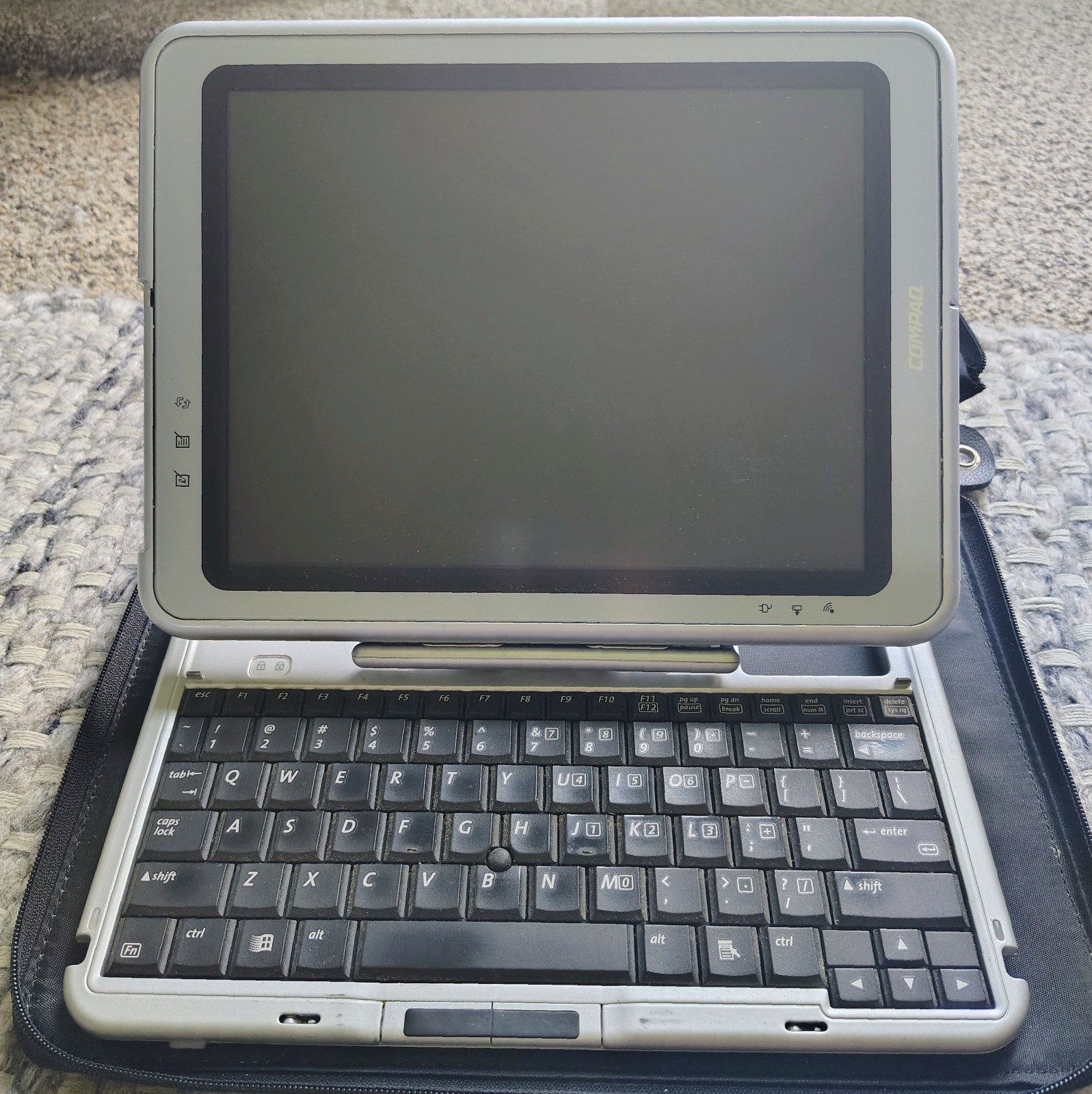 Compaq Tablet PC TC1000 10.4″ HD, 256MB RAM No Hard Drive No OS