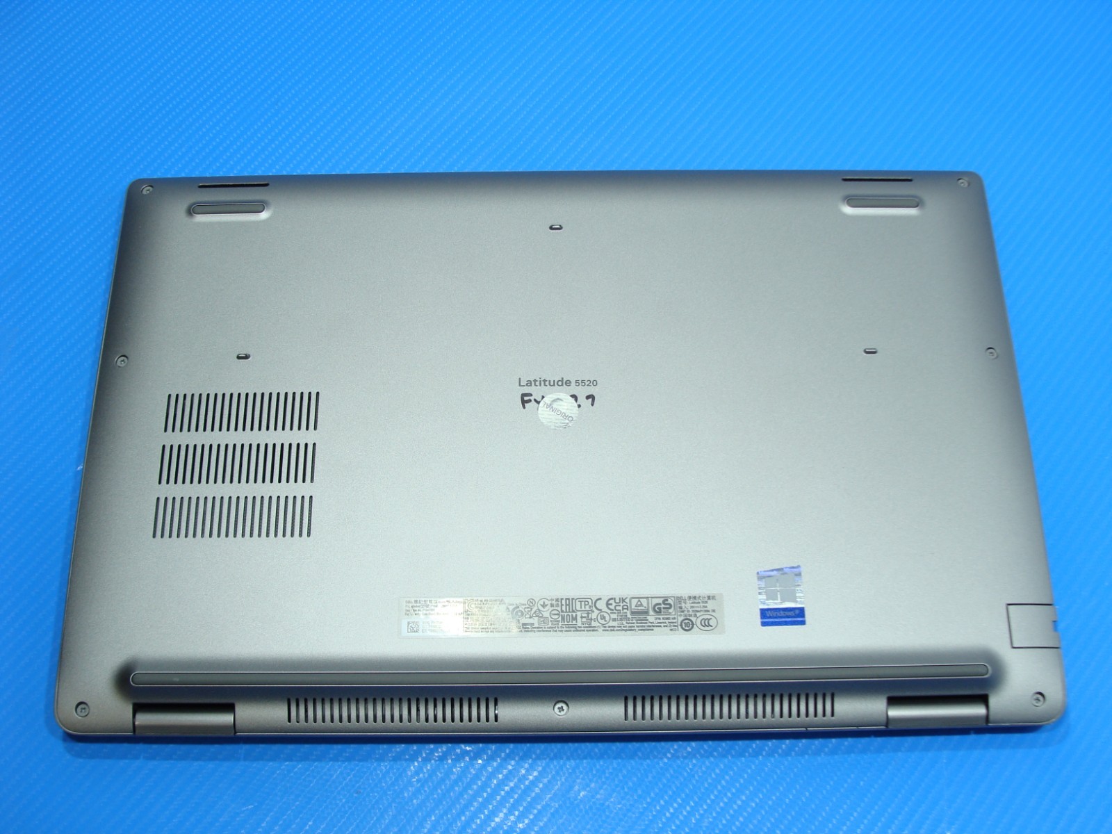 Dell Latitude 5520 15.6″FHD Intel vPRO i7-1185G7 3GHz 8GB 256GB Win11Pro +PowAd