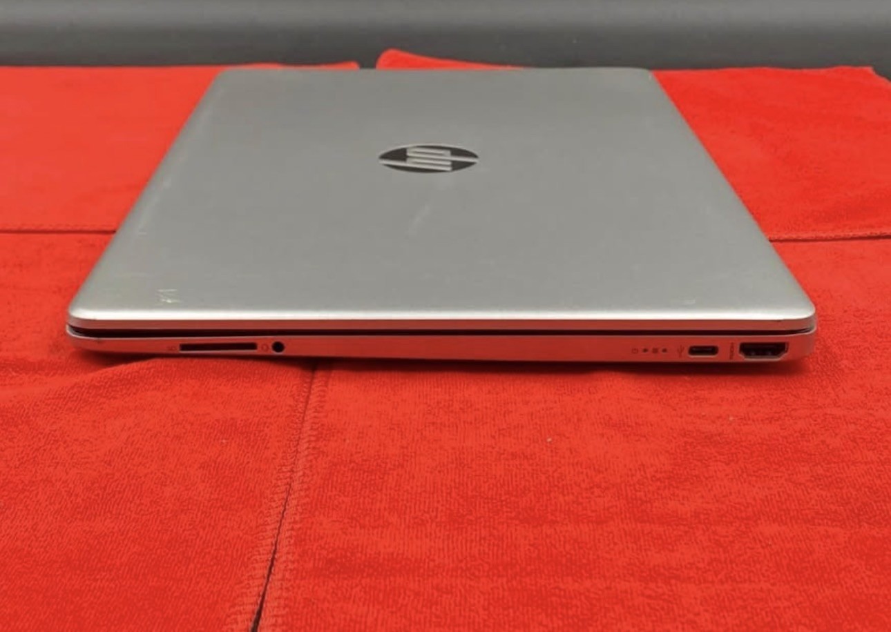 HP 15-ef0023dx TOUCHSCREEN RYZEN 5 3500U 12GB RAM 256GB SSD WIN 11 BATTERY 100%