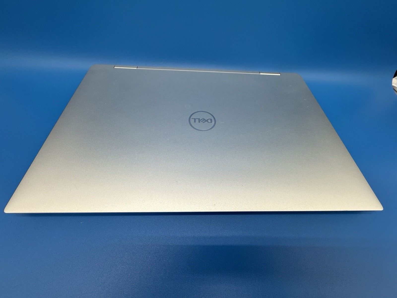 Dell XPS 15 9575 i7-8706G 16GB RAM 256GB SSD RX Vega 4GB GPU FHD Touch Win 11