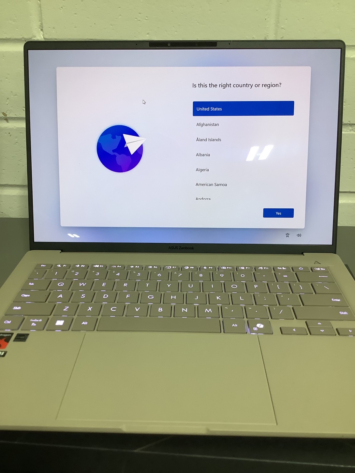 ASUS Zenbook A14 (UX3407Q) 14″ FHD+ OLED Snapdragon X Plus 16GB RAM 512GB SSD
