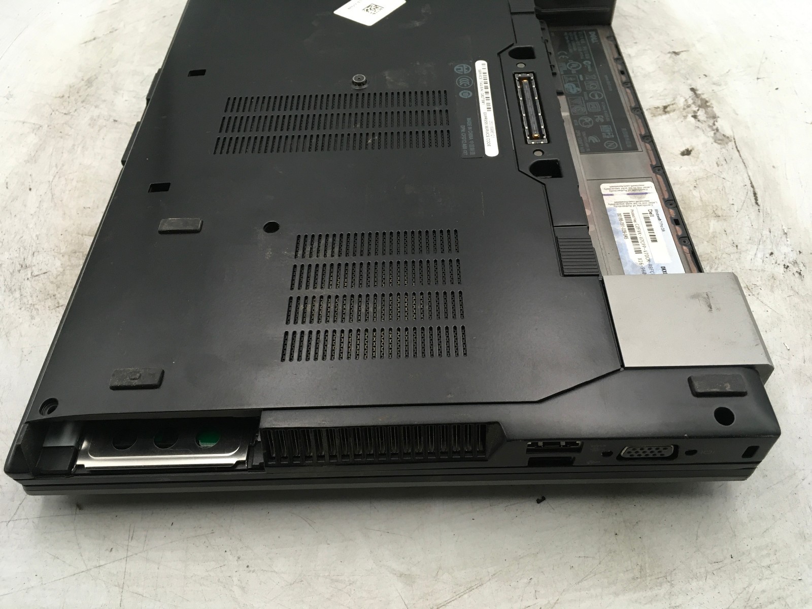 DELL LATITUDE E6410 – BOOTS TO BIOS/BAD LCD – INTEL I5 M560 – NO RAM – 14″ – BB