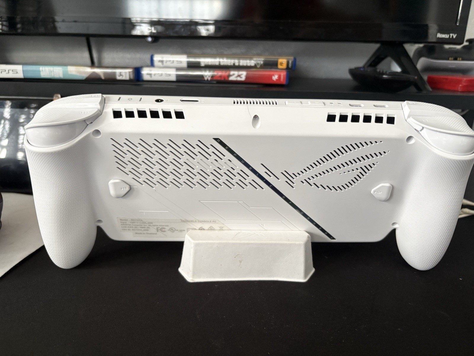 ASUS ROG Ally White Handheld Gaming System AMD Ryzen 9 32GB RAM 14″ Touchscreen