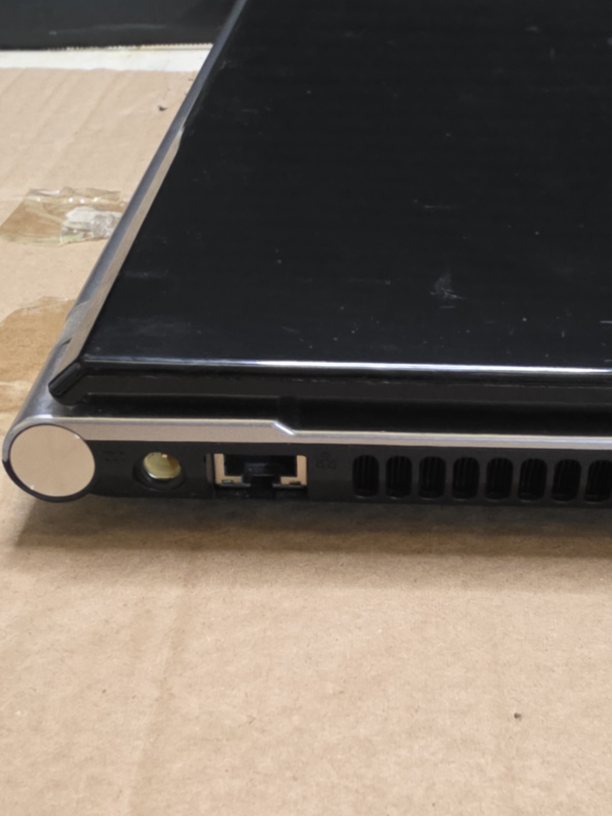 Aspire V3-551-8887 Laptop, Windows 10 AMD A8-4500M 4GB RAM 465GB HD NO BATTERY