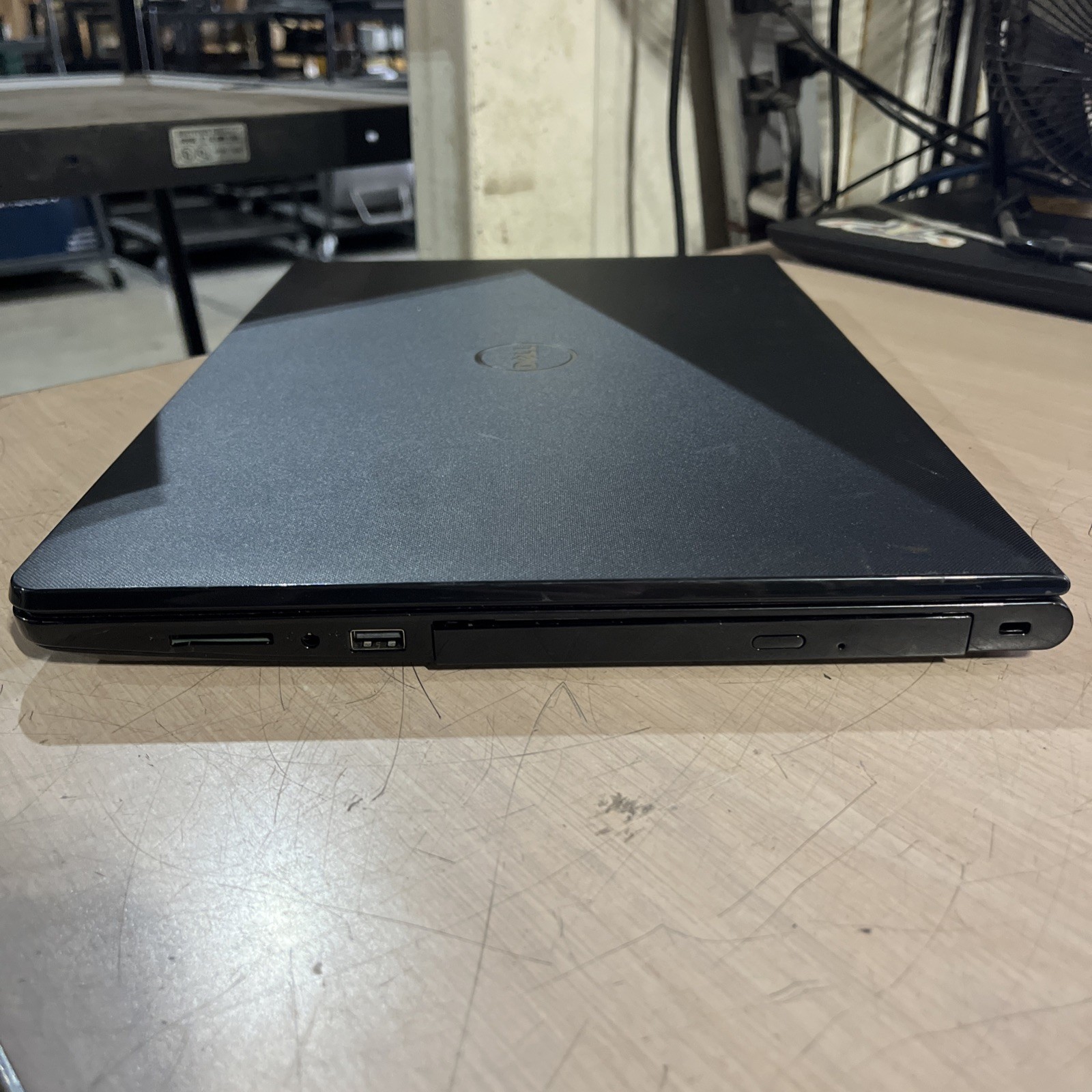 DELL INSPIRON 15 3000 AMD RADEON R4 4GB RAM NO HD