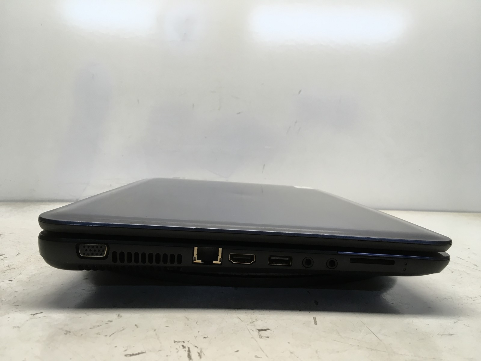 HP 2000-2D19WM AMD E-300 1300MHz 4 GB NO HDD No Batt