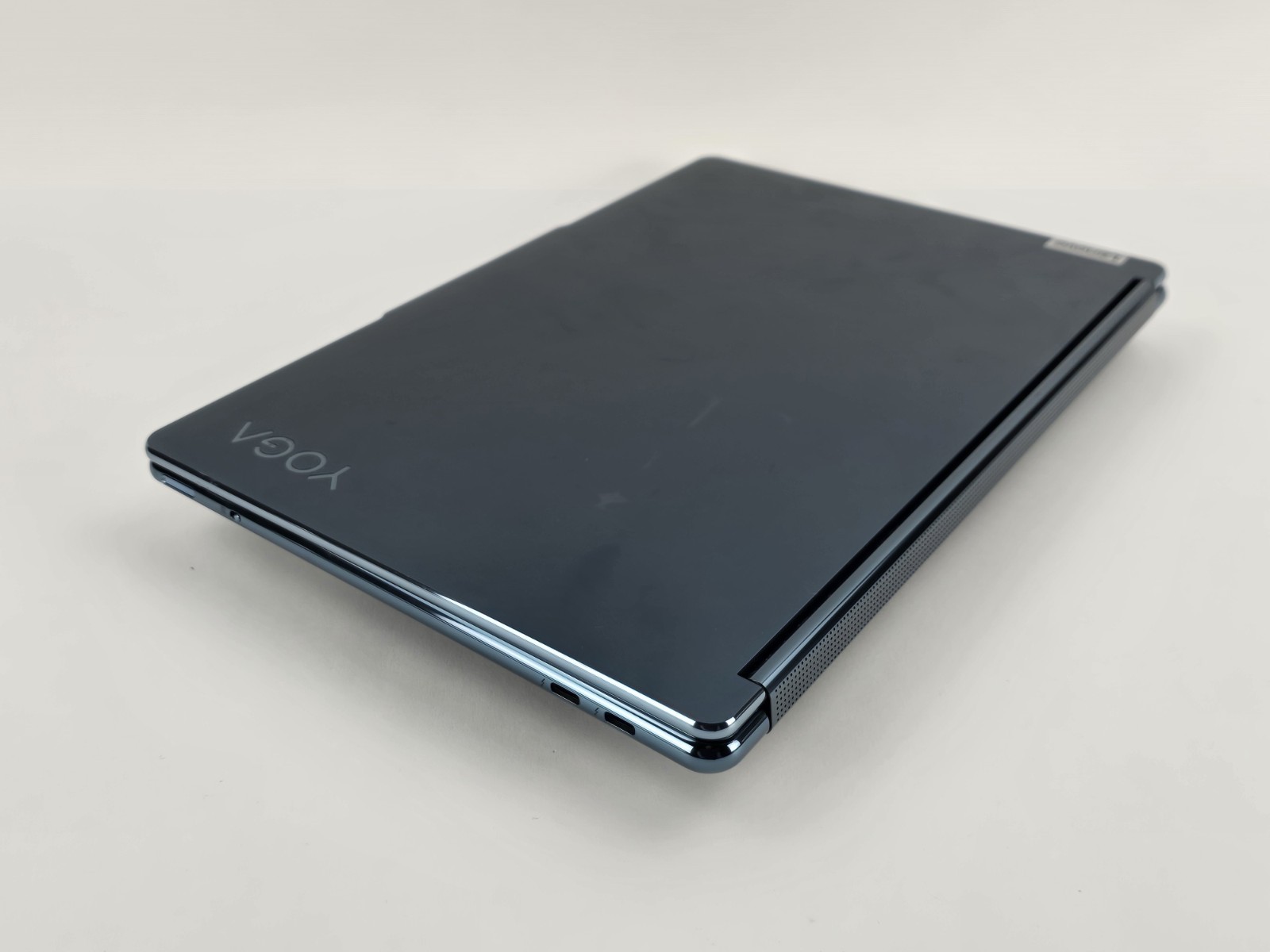 Lenovo Yoga Book 9i Dual 13.3″ 2.8K OLED Ultra 7 155U 16GB 1TB – Used – READ