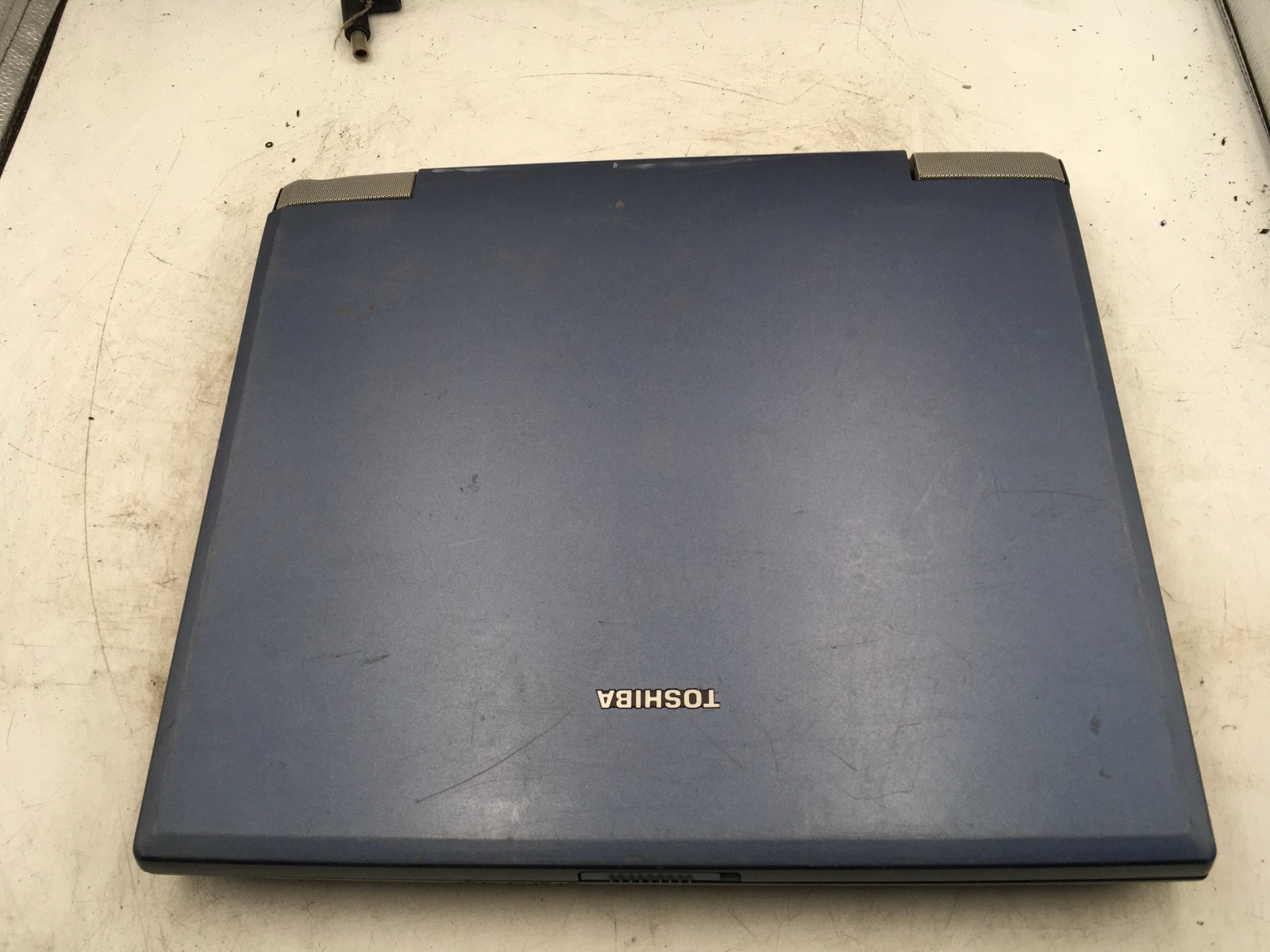 TOSHIBA SATELLITE A15 S127 -FOR PARTS/BAD HINGE- INTEL CELERON – NO RAM -READ-BB