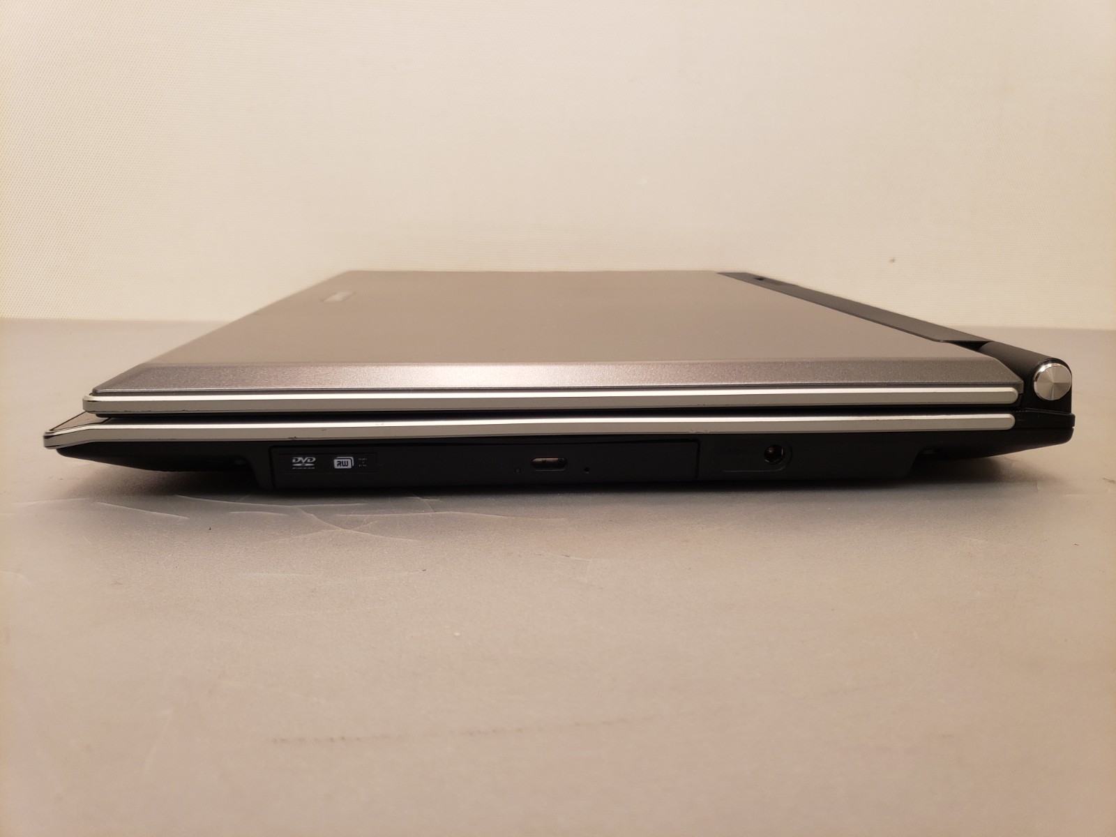 Vintage Asus Spartan Z83V Pentium M 17″ Laptop 2GB 80GB WinXP ATI Radeon
