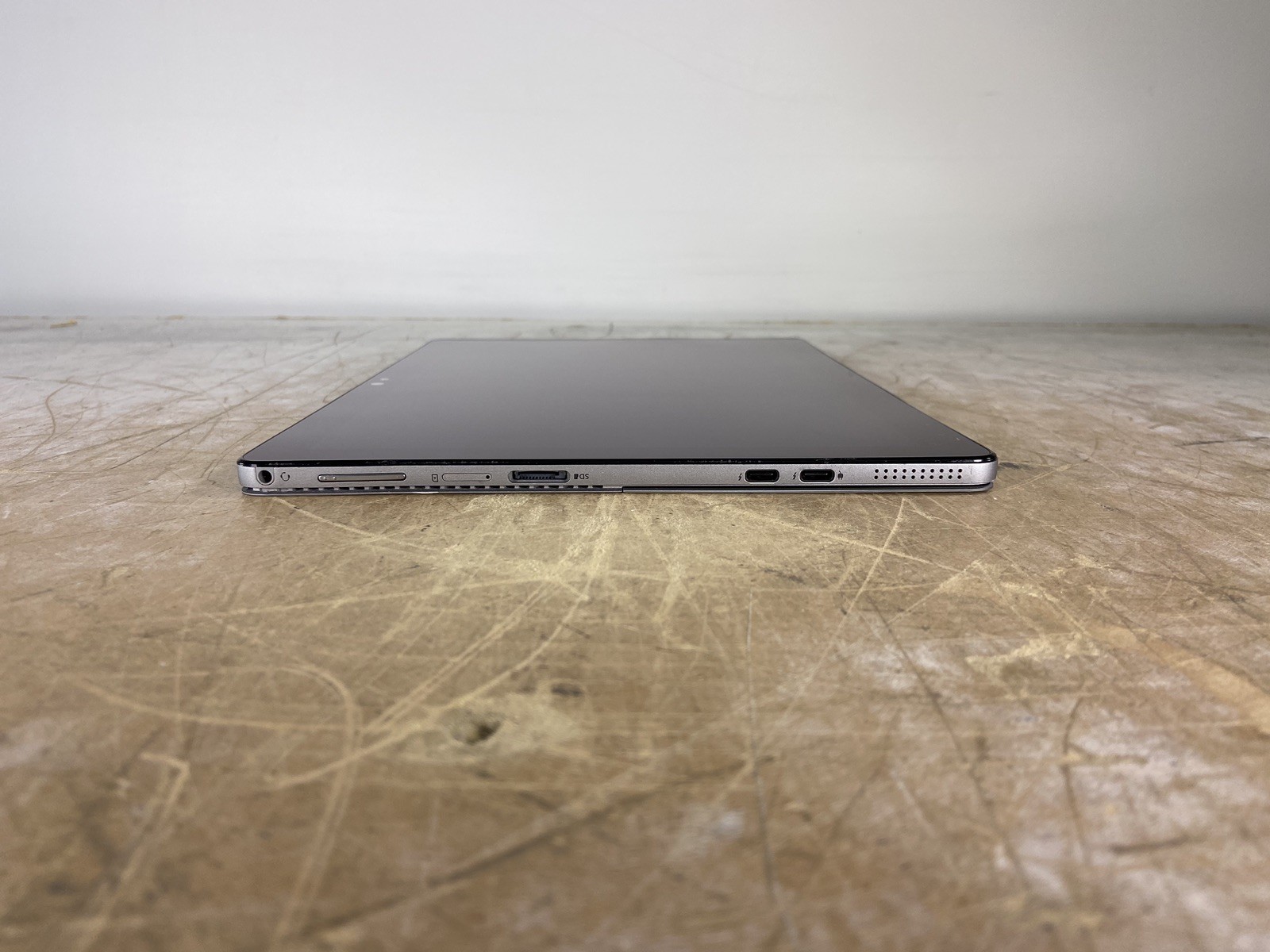 DELL LATITUDE 7210 2-IN-1 i5-10310U @ 1.70GHz, 8GB RAM, NO HDD/OS – (FOR PARTS)