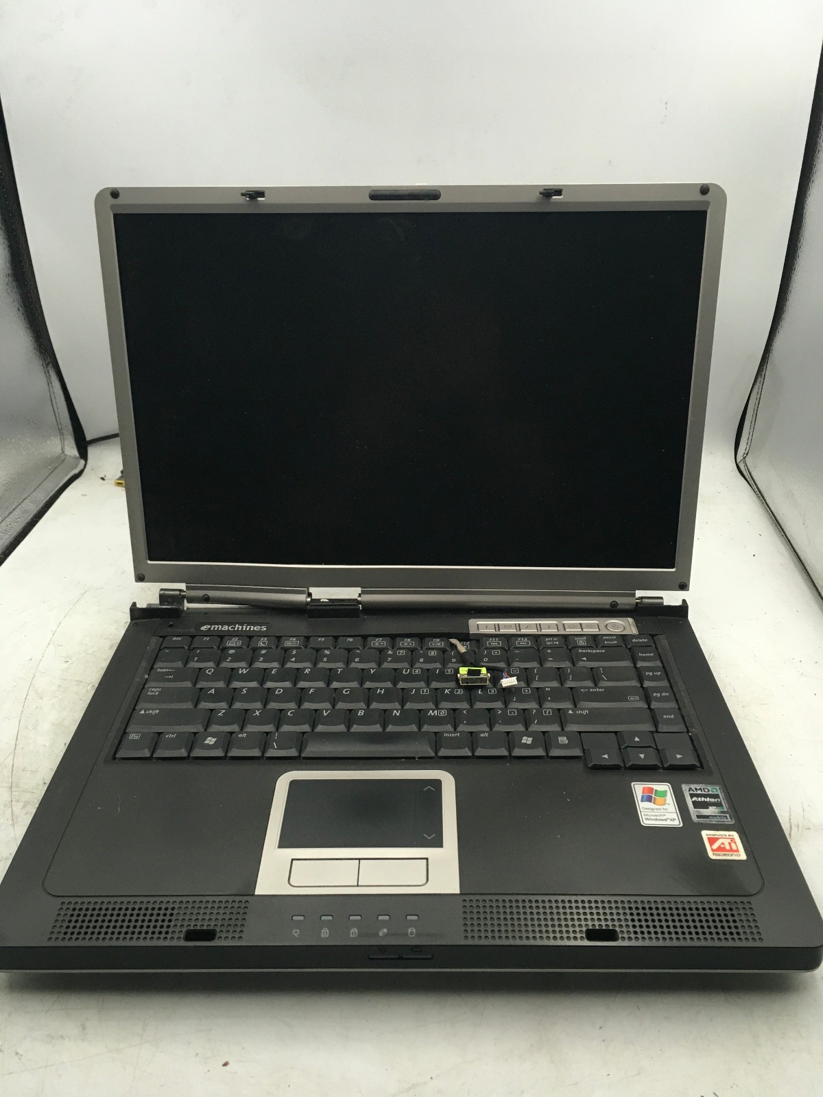 EMACHINES M5305 -FOR PARTS/BROKEN HINGE- AMD Athlon XP-M 2200 – NO RAM -READ-BB