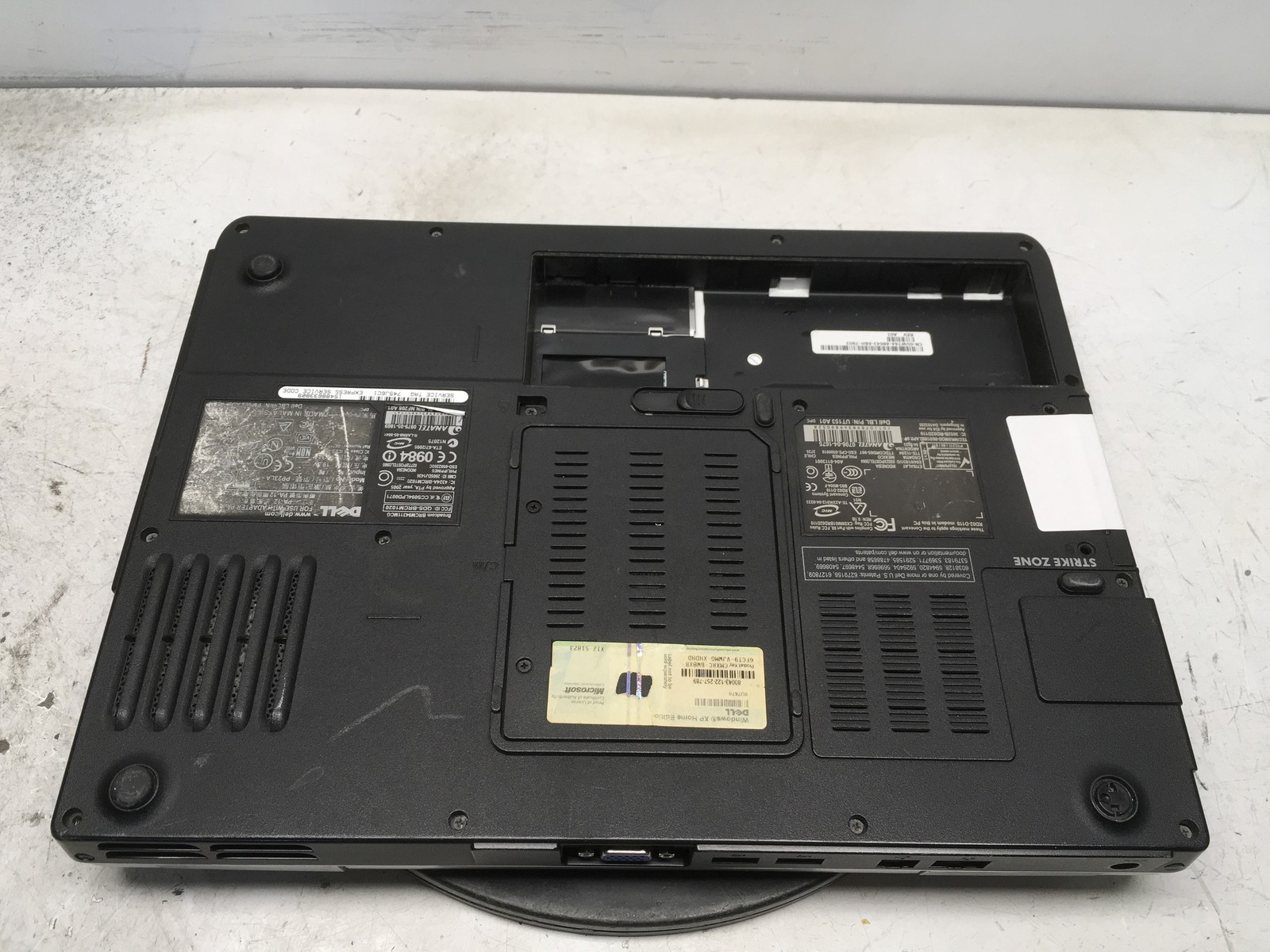 Dell Inspiron 1501 Mobile AMD Sempron 3500+ 1.8GHz 1 GB NO HDD No Batt
