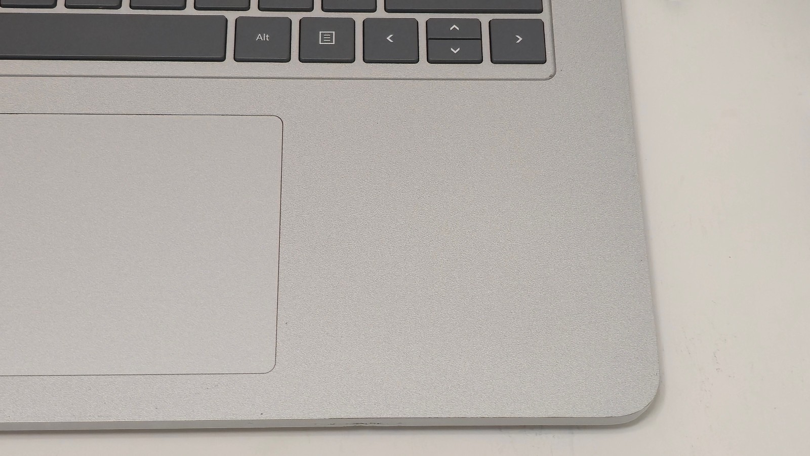 Surface Laptop Studio 1964 Core i7-11370H 32GB RAM 1TB SSD 14.4″ A2000 GPU 4 GB