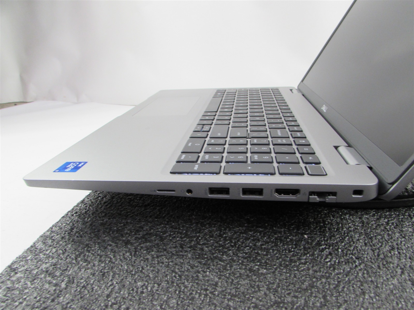 DELL LATITUDE 5520 1920X1080 FHD CORE I7-1185G7 512GB SSD 16GB RAM NO O.S