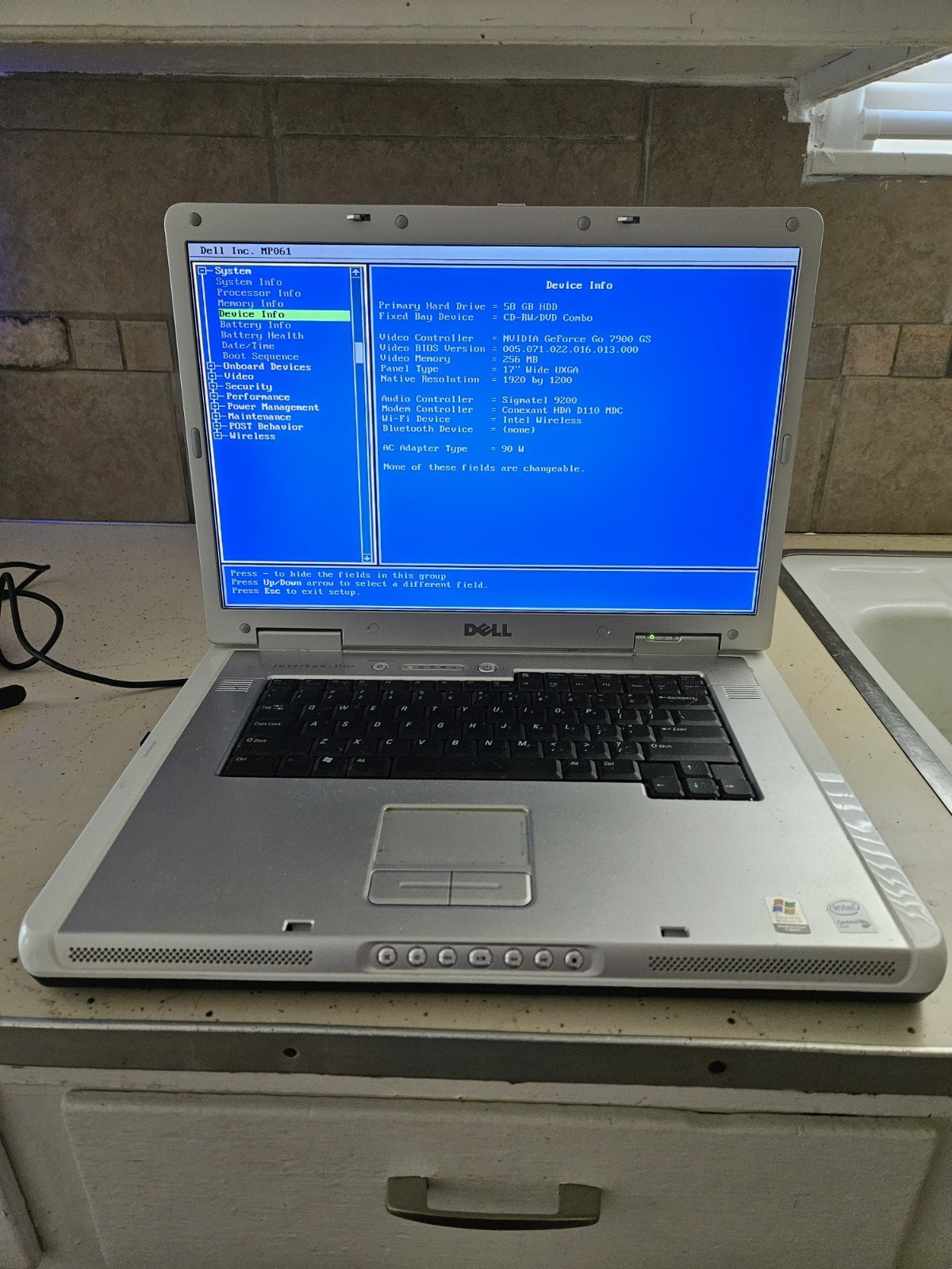 Dell Latitude D400 Laptop Win XP Pro + Docking Station Vintage Works