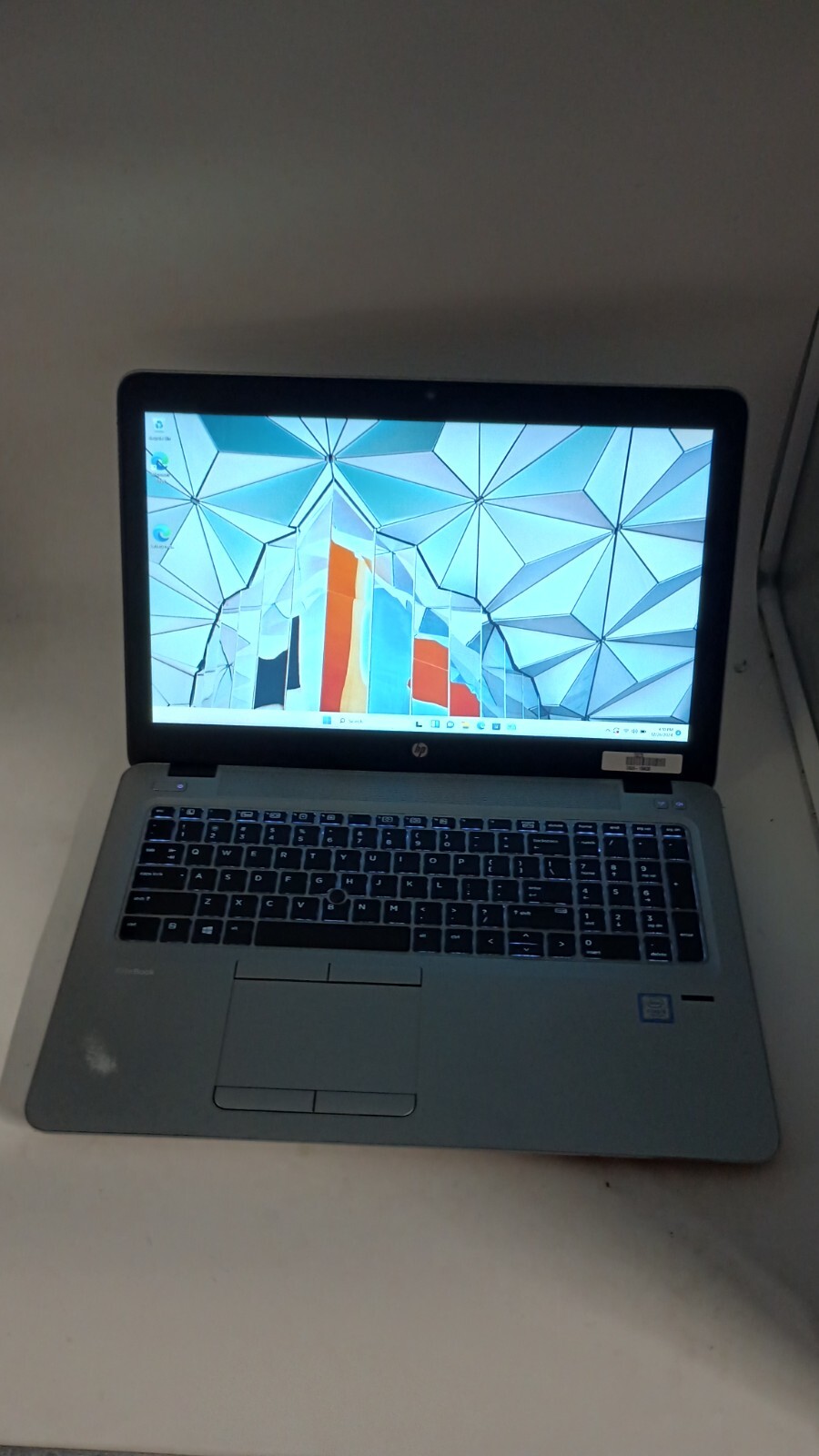 EliteBook 850 G4(12268-45)w/charger.i5-7200U.8GB.256GB SDD.15.6″FHD.W11