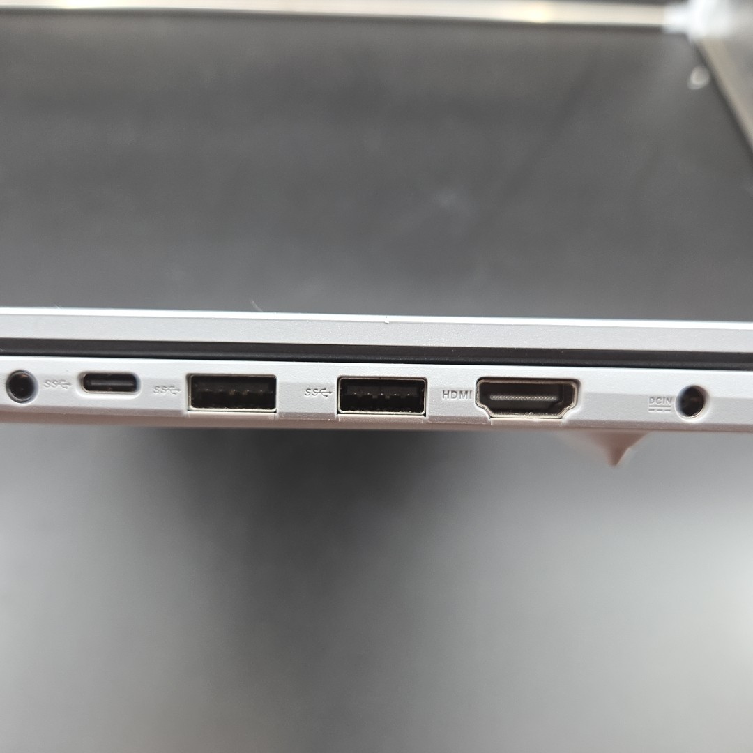 ASUS F1504V VIVOBOOK 15.6 I5-1334u 8GB,RAM 512GB SSD NO CHARGER (EFC)