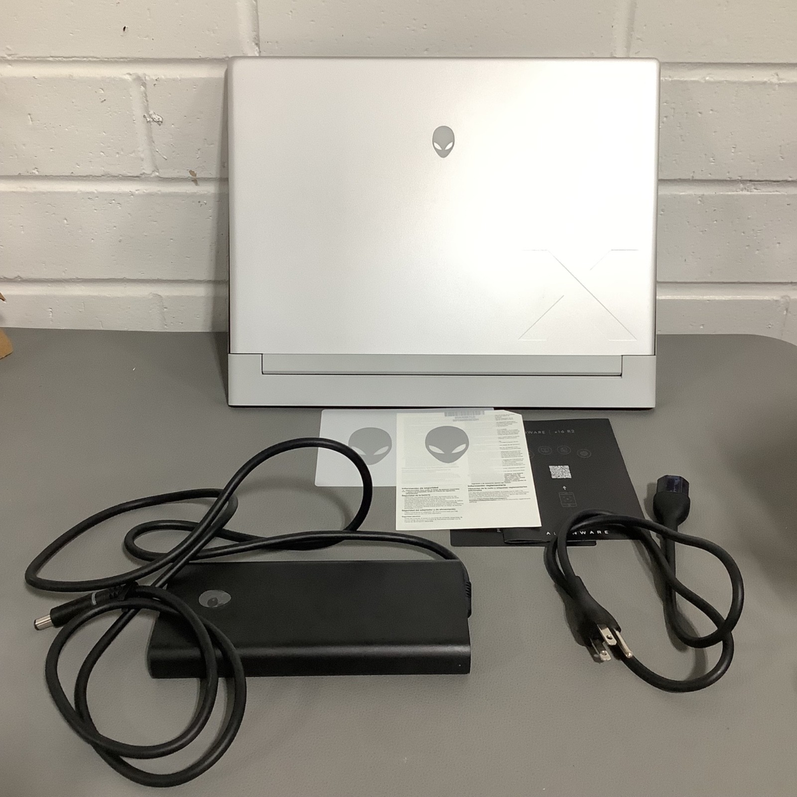 Alienware X16 R2- (32GB 1TB SSD), Intel core Ultra 9 185H
