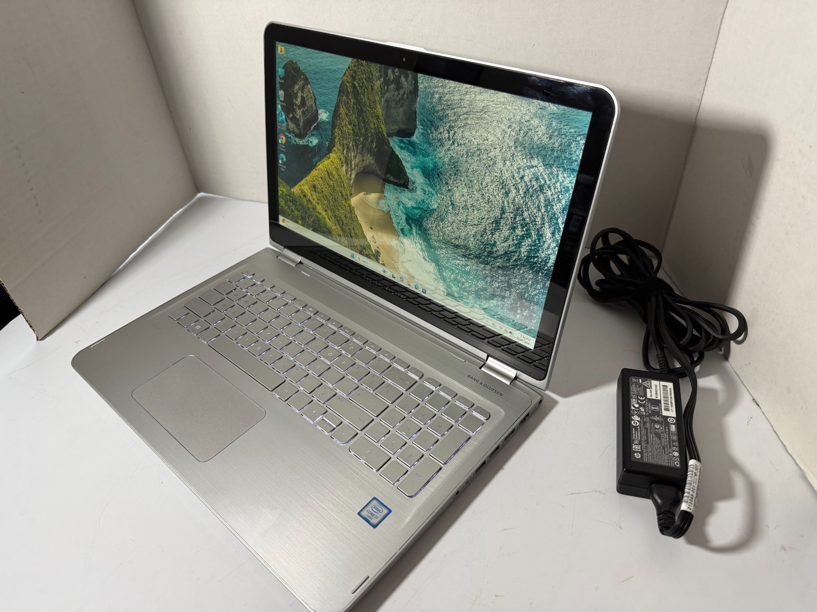 HP Envy x360 M6 2-in-1 TOUCH 15.6″ i7-6500u 8GB 256GB SSD- M6-W105dx- READ!!!