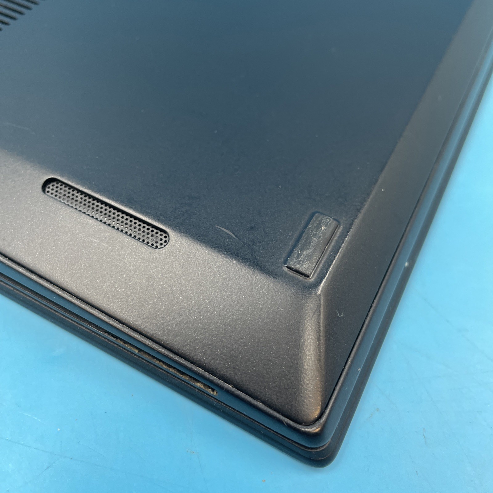 Lenovo ThinkPad T490s | i7-8665U | 16GB RAM | NO DRIVE/OS | 86% BATTERY