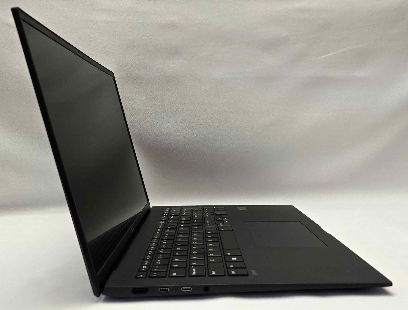 LG gram 17 Inch Laptop Intel® Core™ Ultra 5, Windows 11 Home 16GB RAM 512GB SSD
