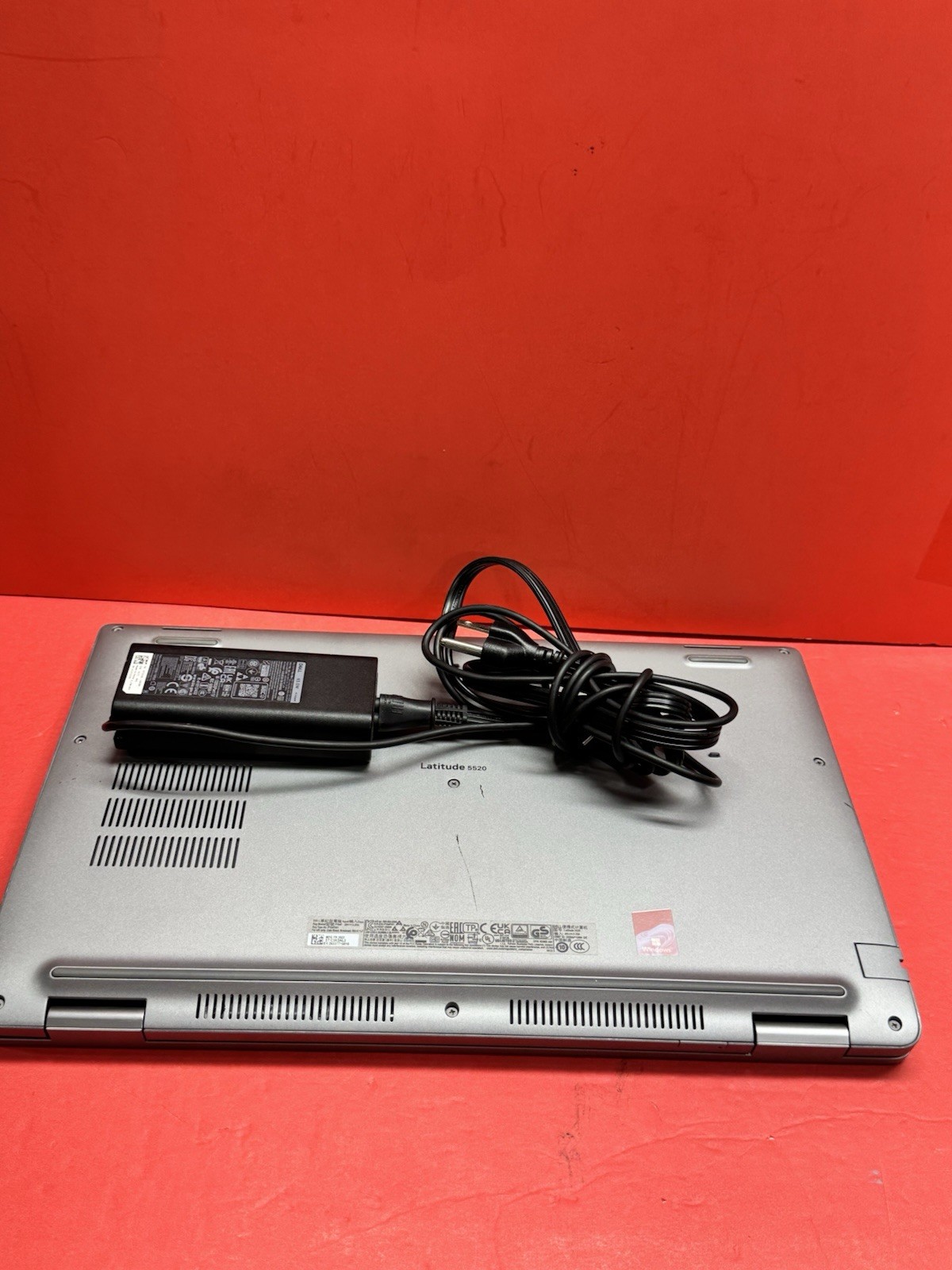 Dell Latitude 5520 15.4” 11th i7 3.0GHz 16GBRAN 512GBSD Windows 11pro